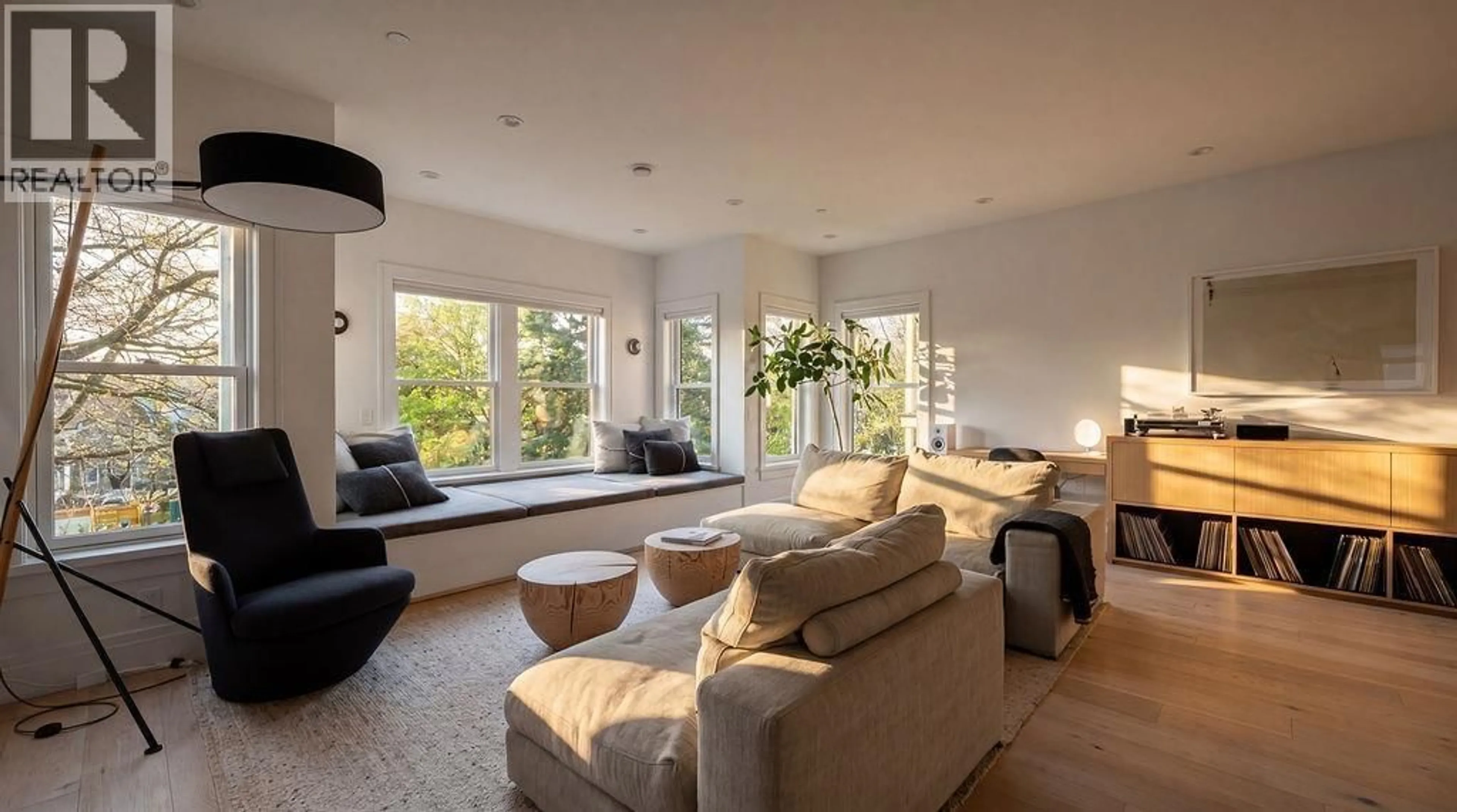 Living room with furniture, unknown for 867 GEORGIA STREET, Vancouver British Columbia V6A2A4