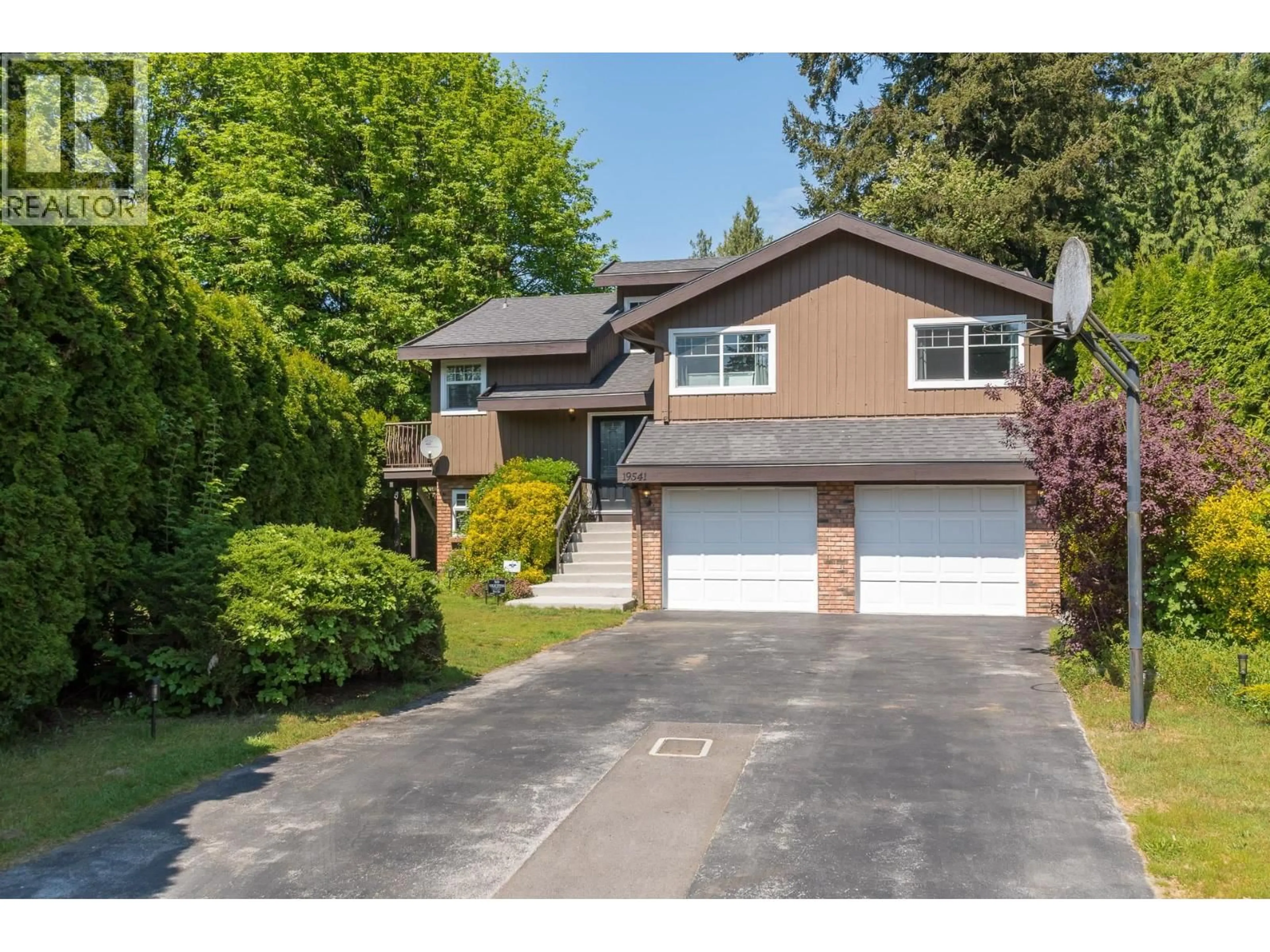 Home with vinyl exterior material, street for 19541 119A AVENUE, Pitt Meadows British Columbia V3Y1K9