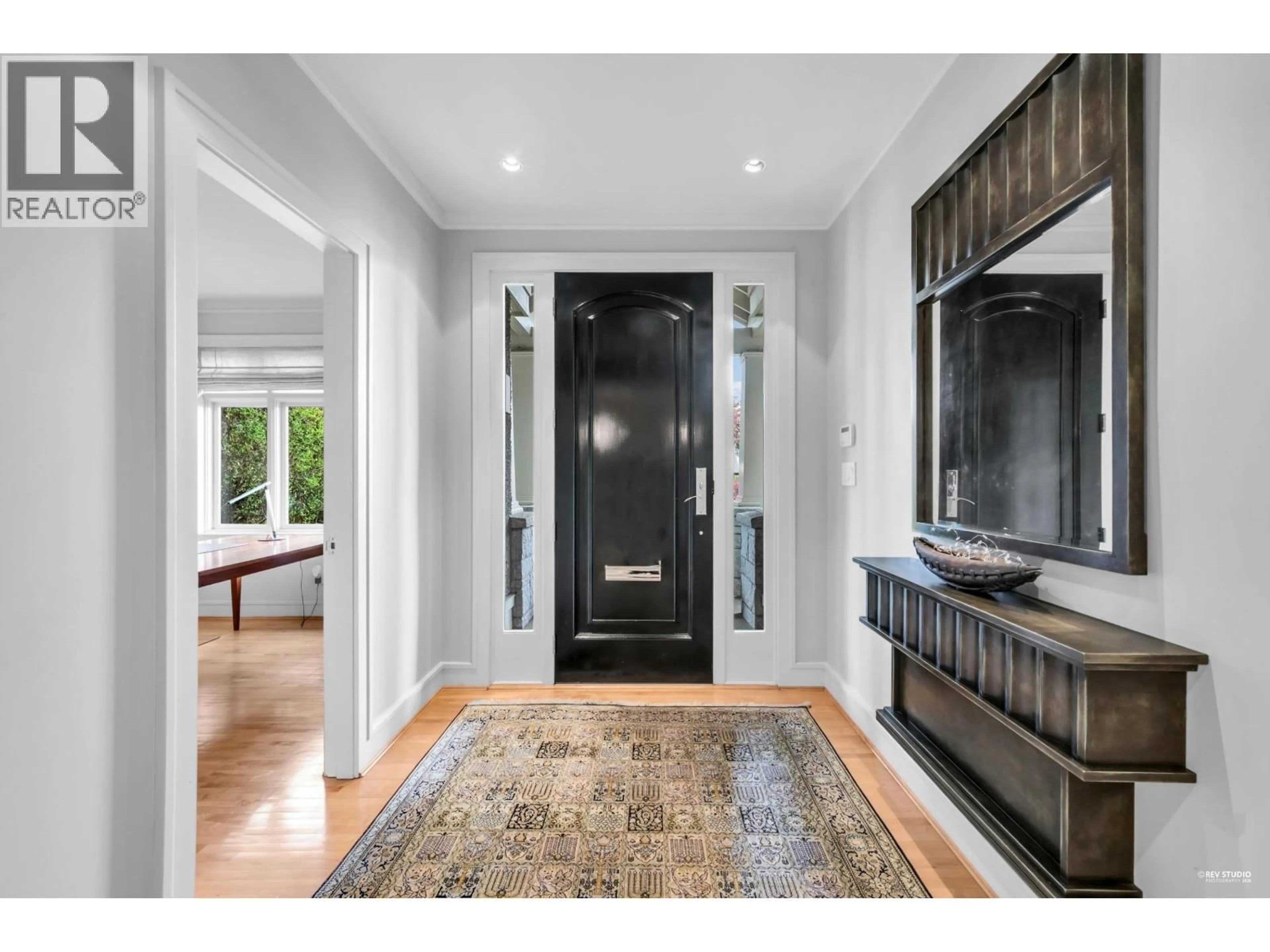 Indoor entryway for 2722 31ST AVENUE, Vancouver British Columbia V6L2A1