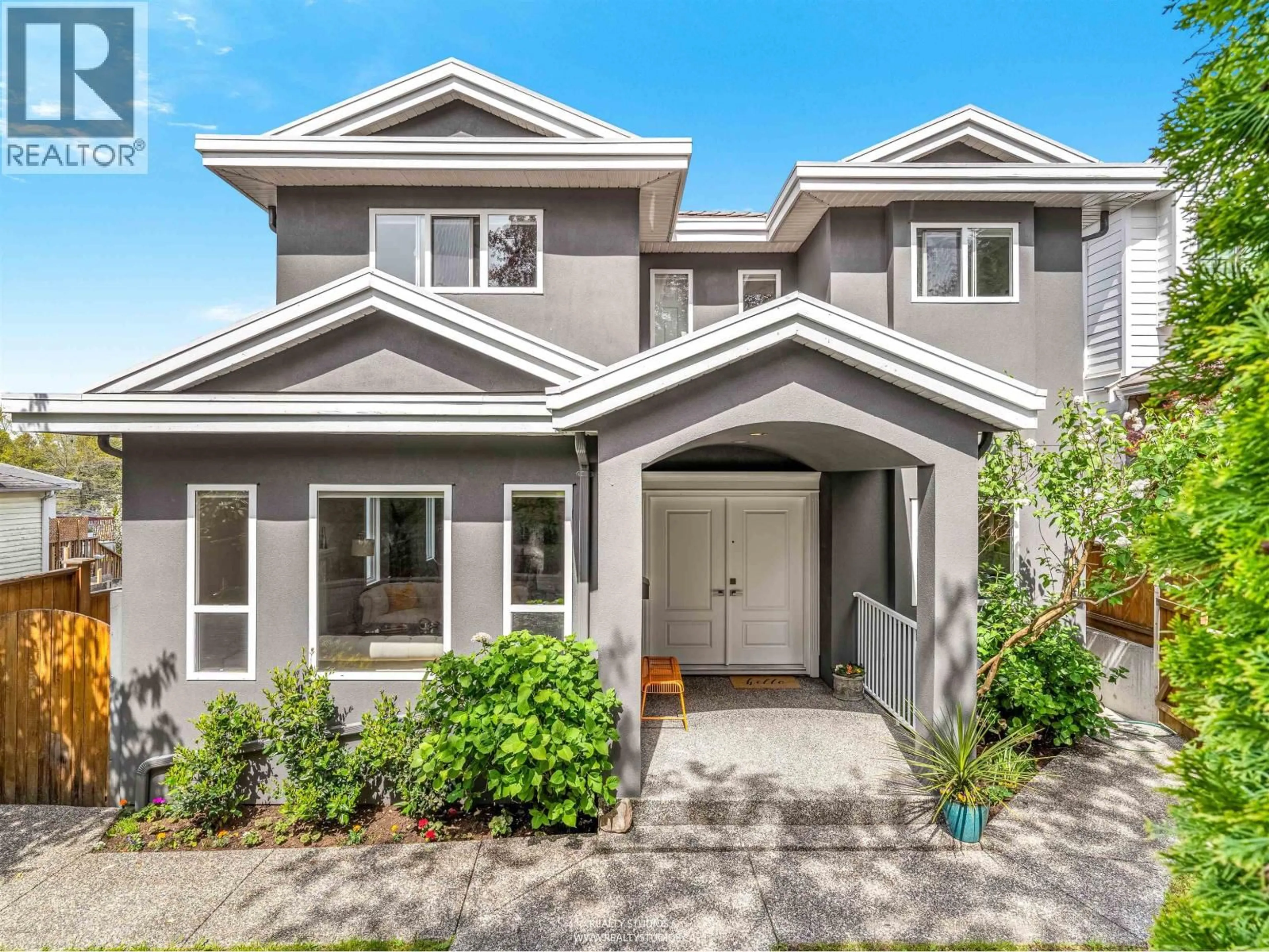 Home with vinyl exterior material, street for 627 30TH AVENUE, Vancouver British Columbia V5V2V7