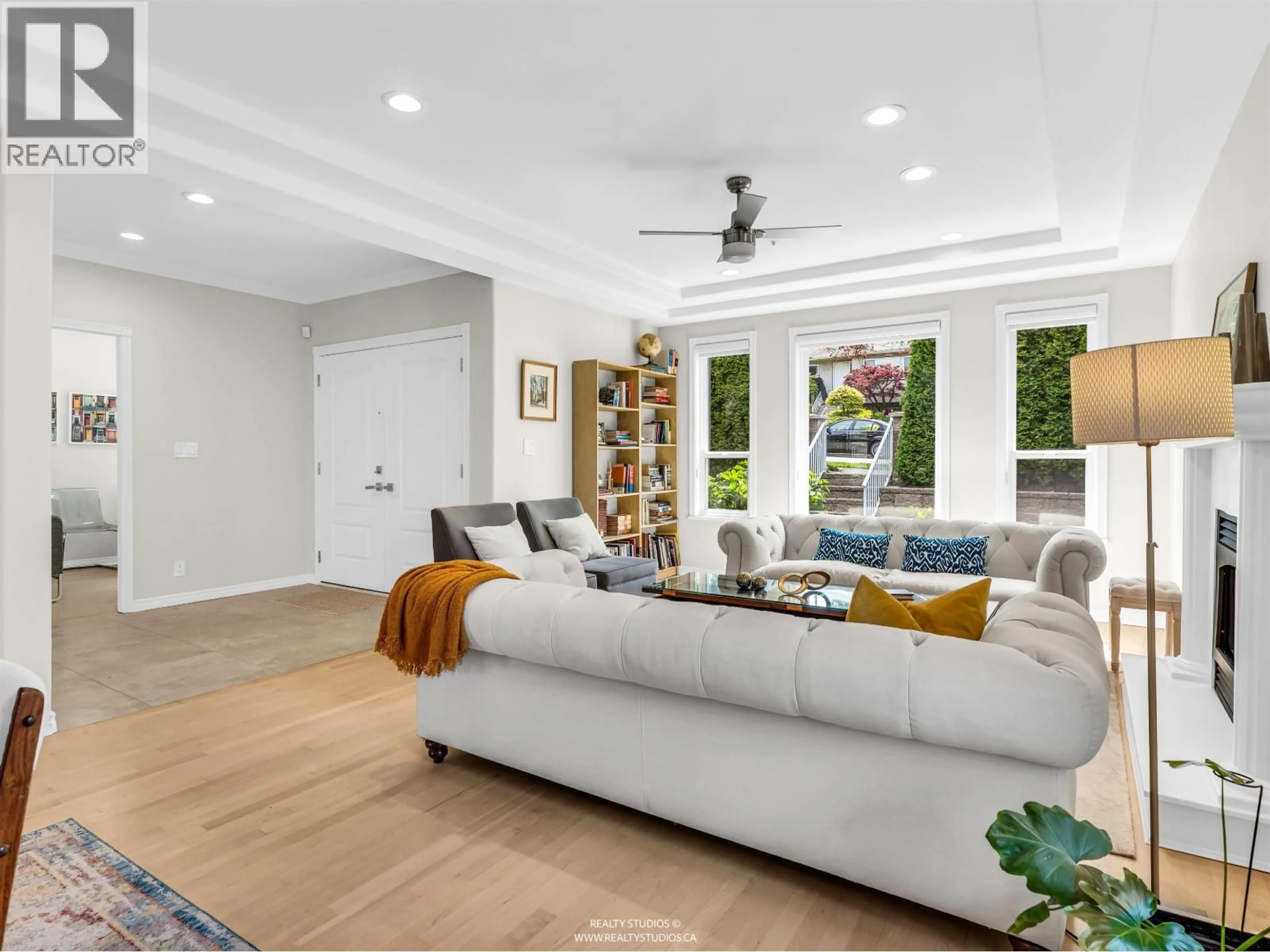 Living room with furniture, unknown for 627 30TH AVENUE, Vancouver British Columbia V5V2V7