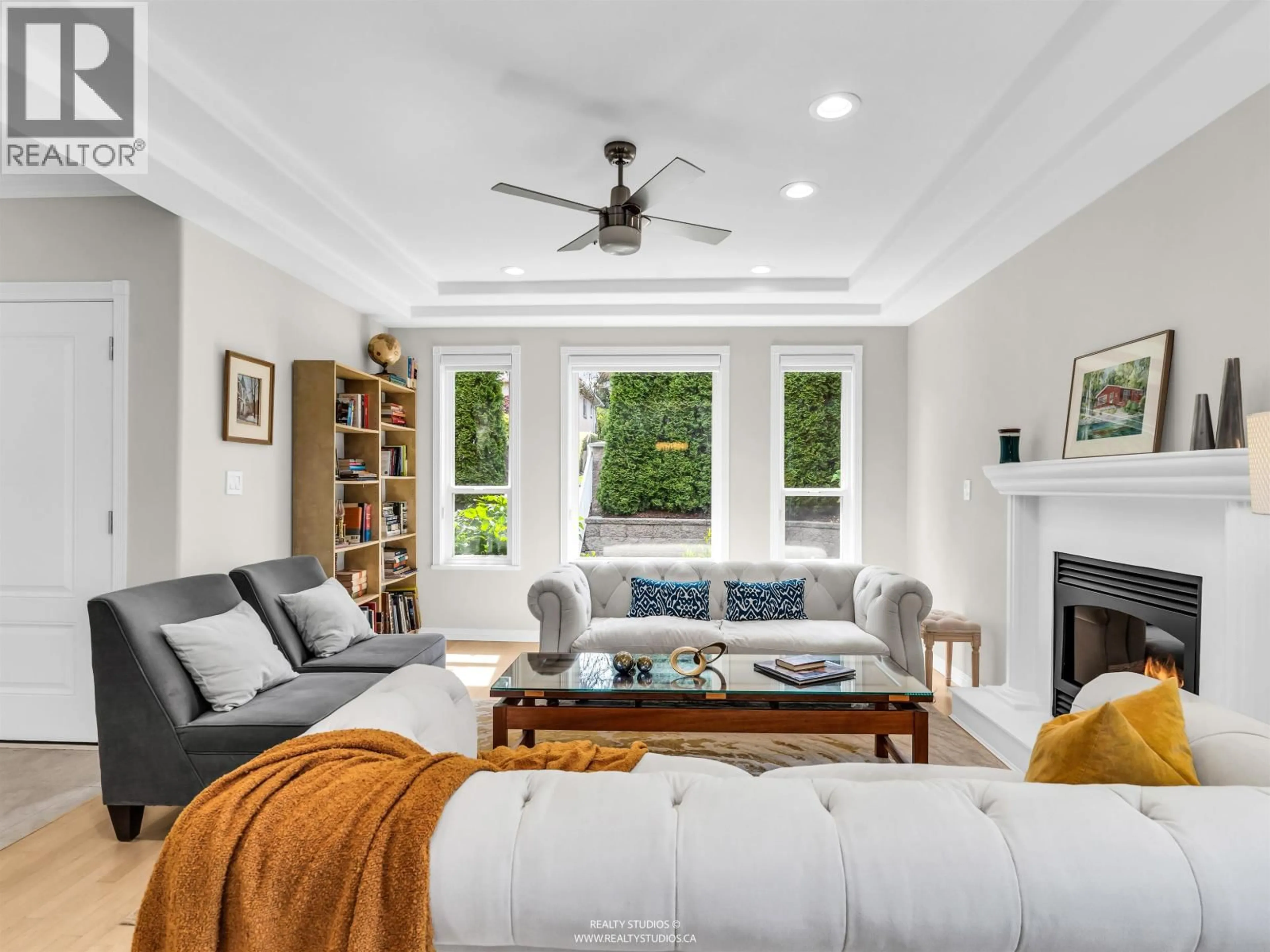 Living room with furniture, unknown for 627 30TH AVENUE, Vancouver British Columbia V5V2V7
