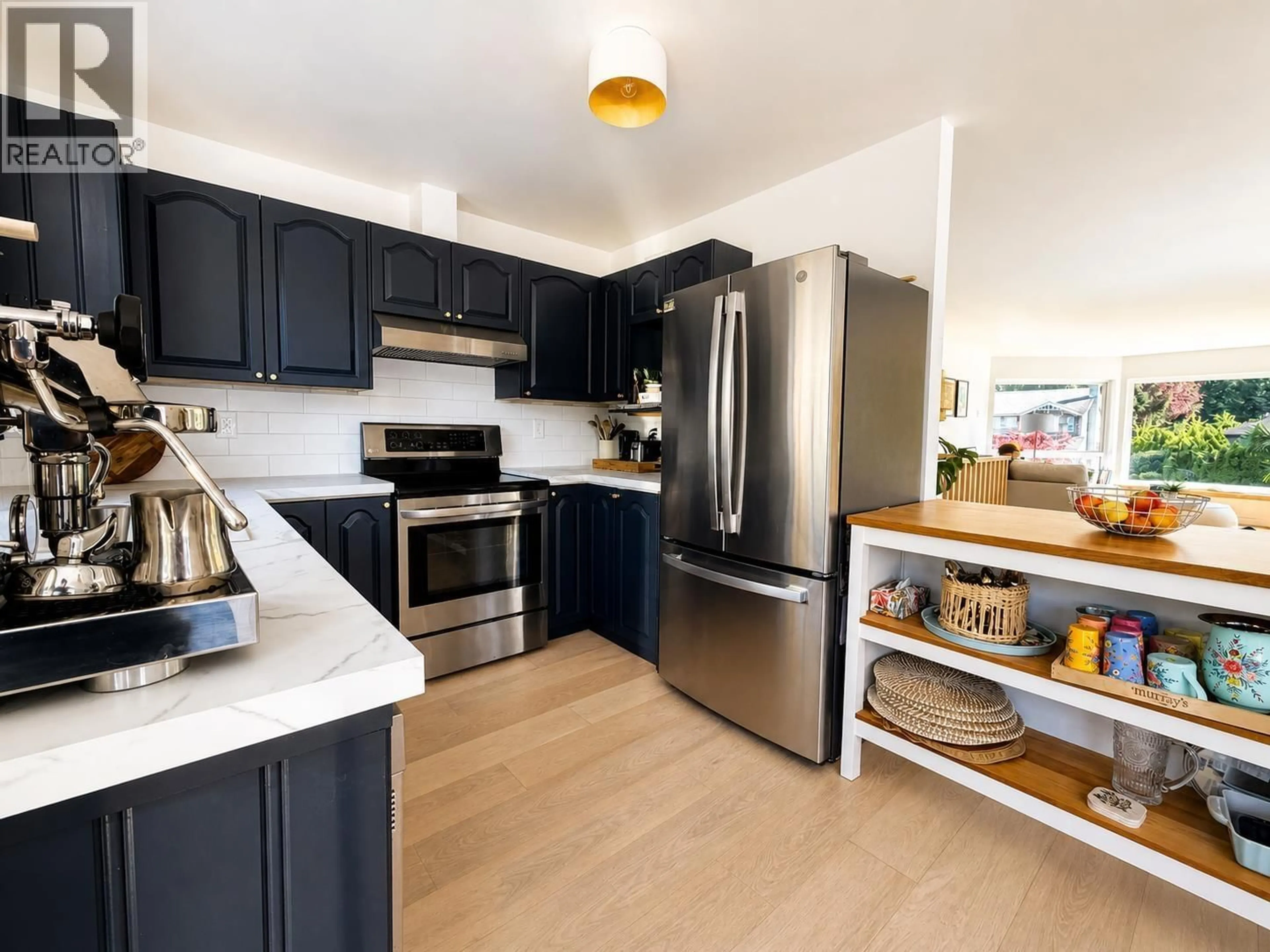 Open concept kitchen, unknown for 1001 POMONA WAY, Squamish British Columbia V0N1T0
