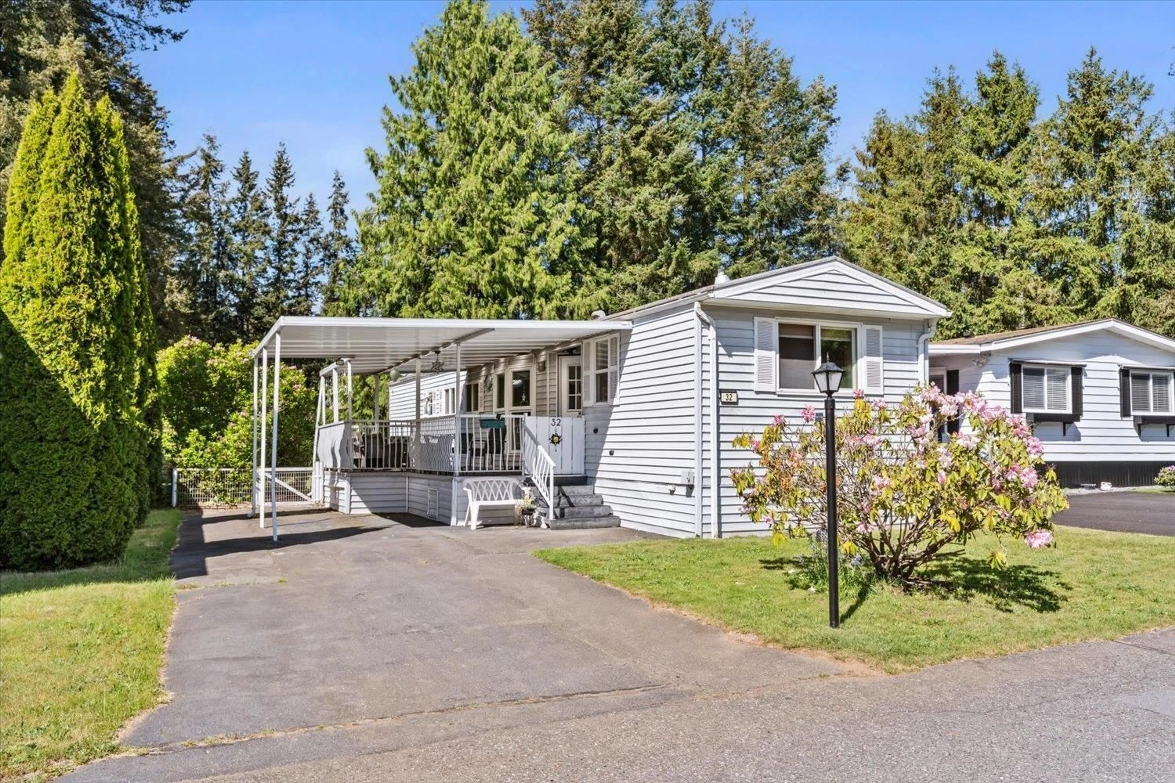 Home with vinyl exterior material, street for 32 - 2305 200 STREET, Langley British Columbia V2Z1Z2