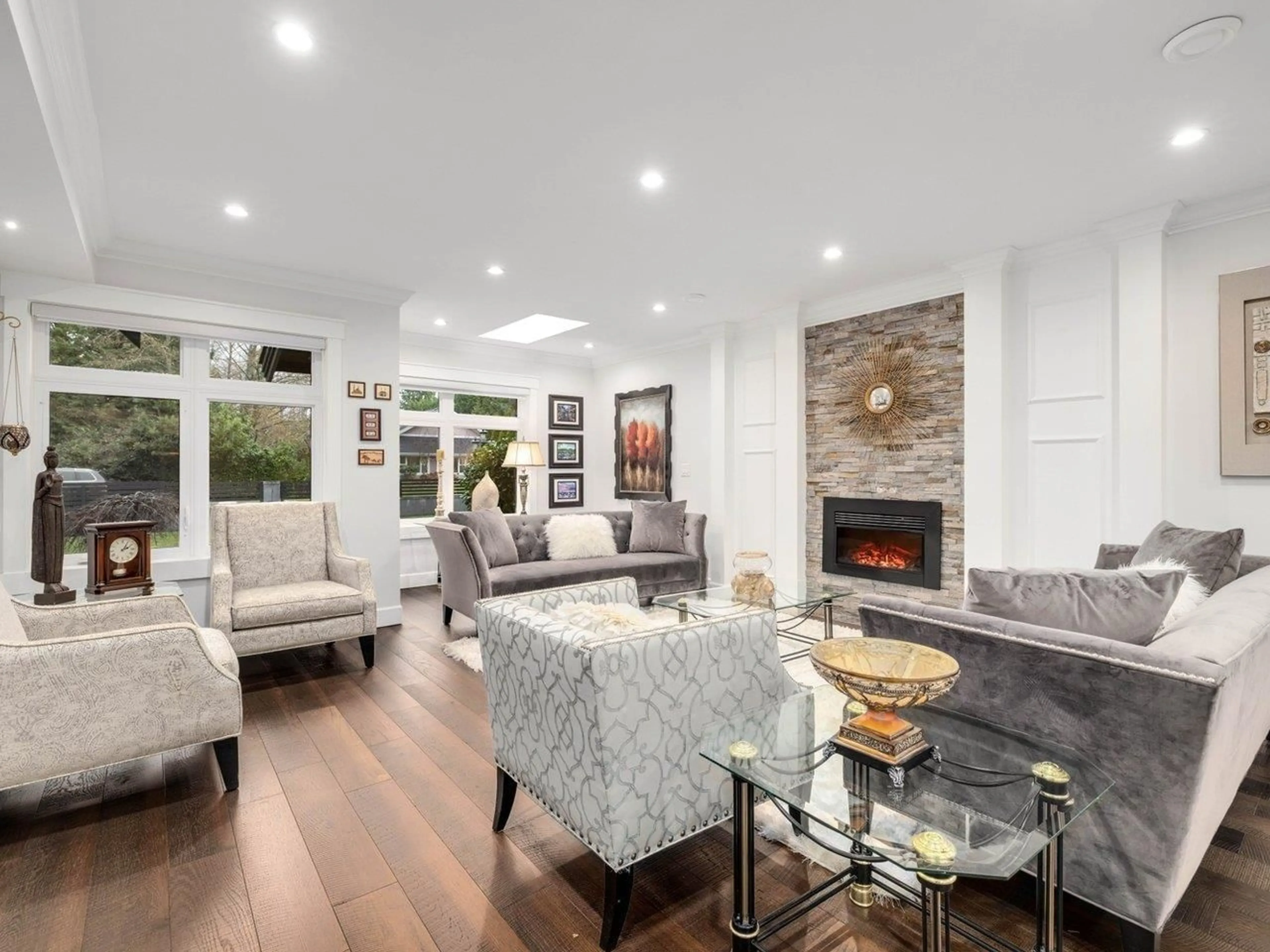 Living room with furniture, unknown for 13330 20 AVENUE, Surrey British Columbia V4A1Z4