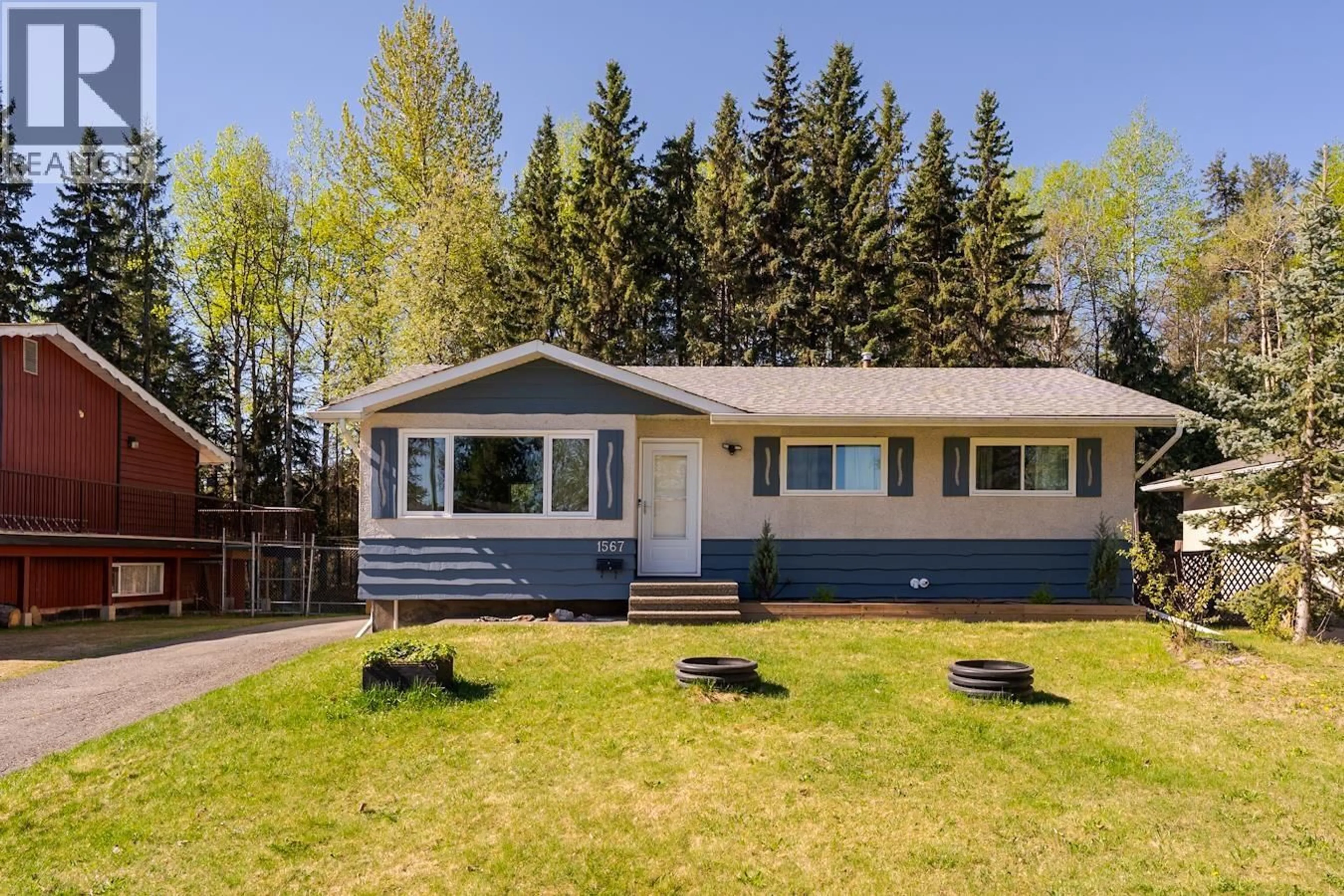 Home with vinyl exterior material, street for 1567 PEARSON AVENUE, Prince George British Columbia V2L4K7