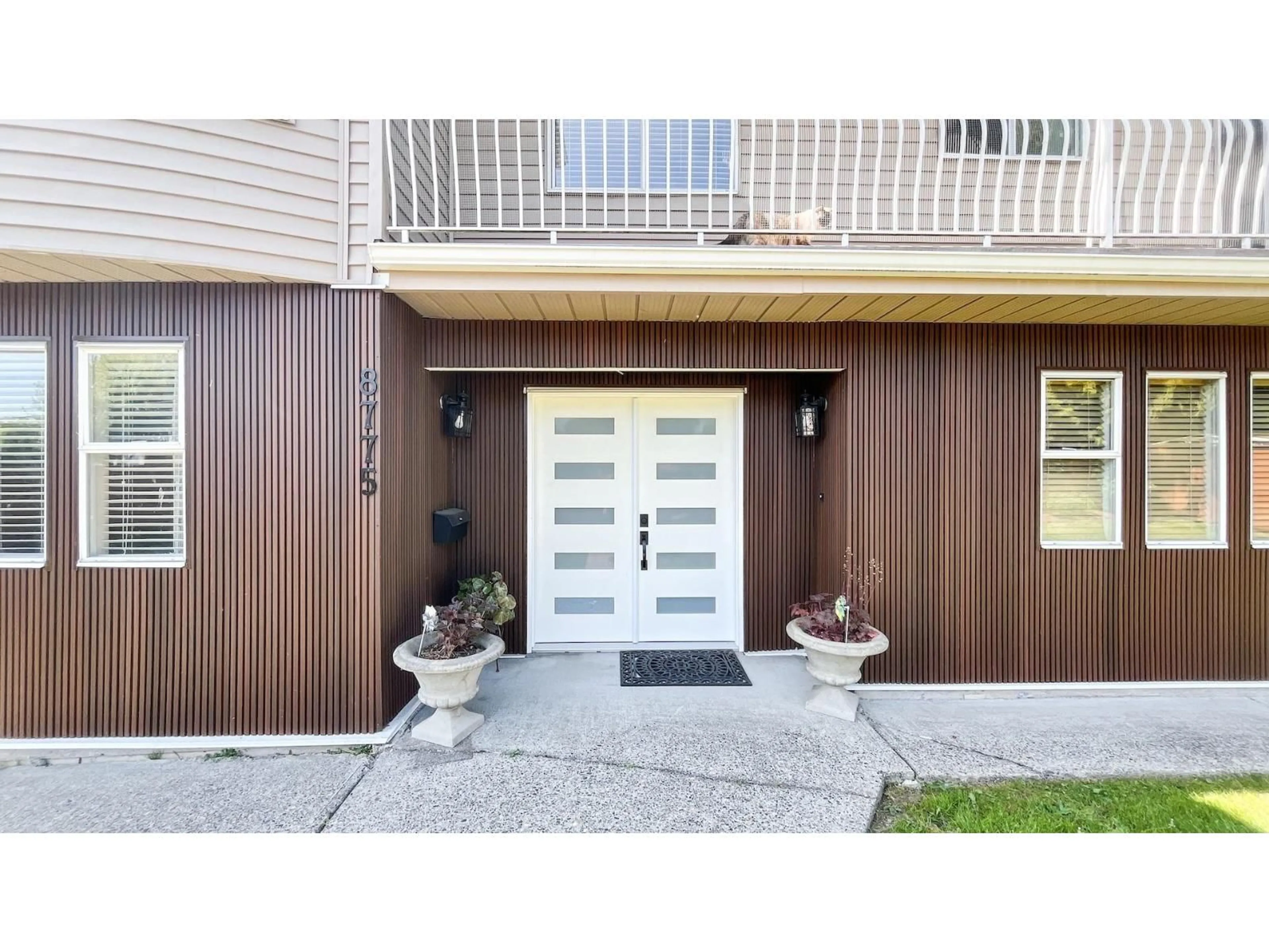 Indoor entryway for 8775 144 STREET, Surrey British Columbia V3W5T9