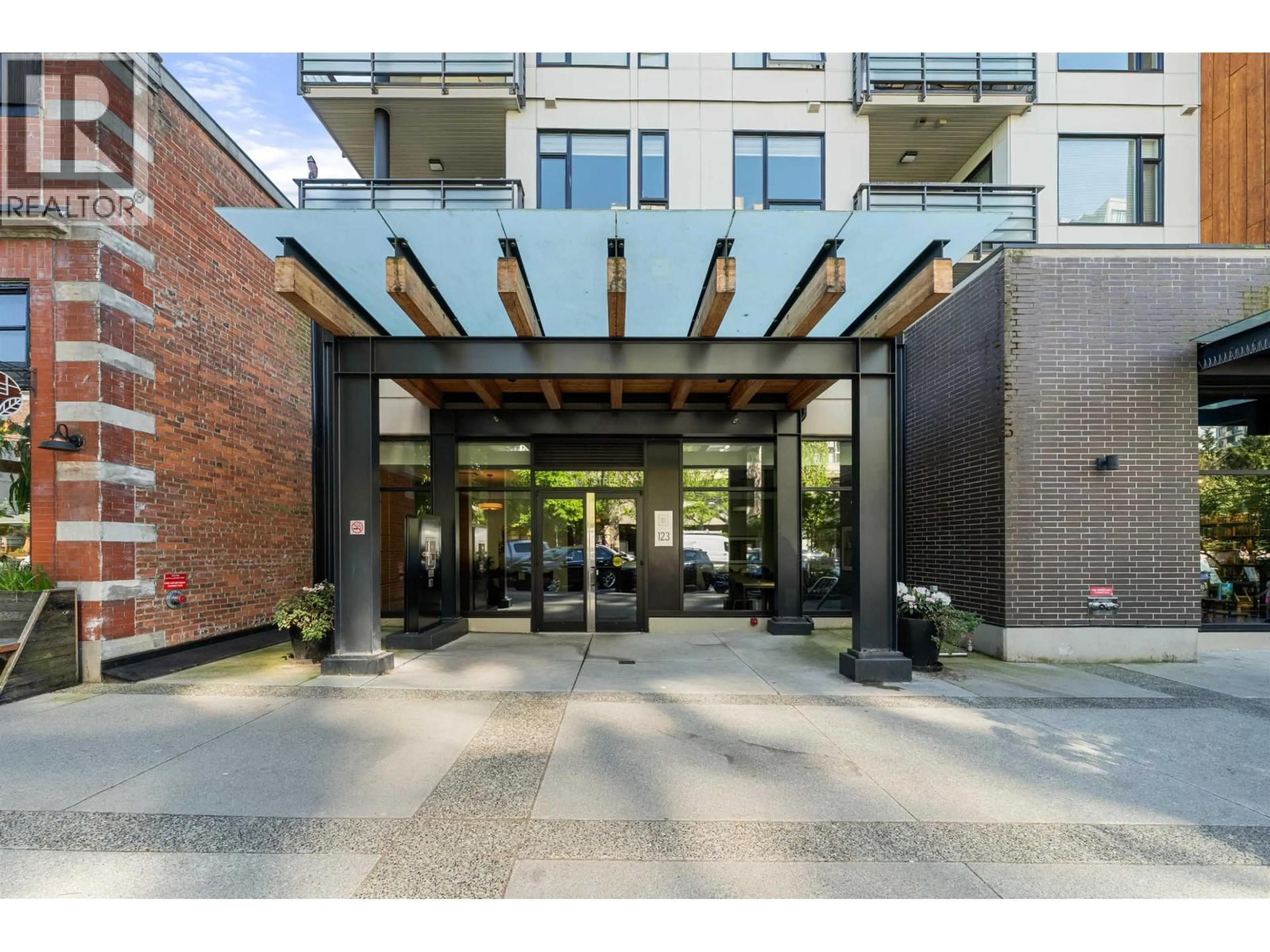 Indoor foyer for 301 - 123 1ST STREET, North Vancouver British Columbia V7M0E5