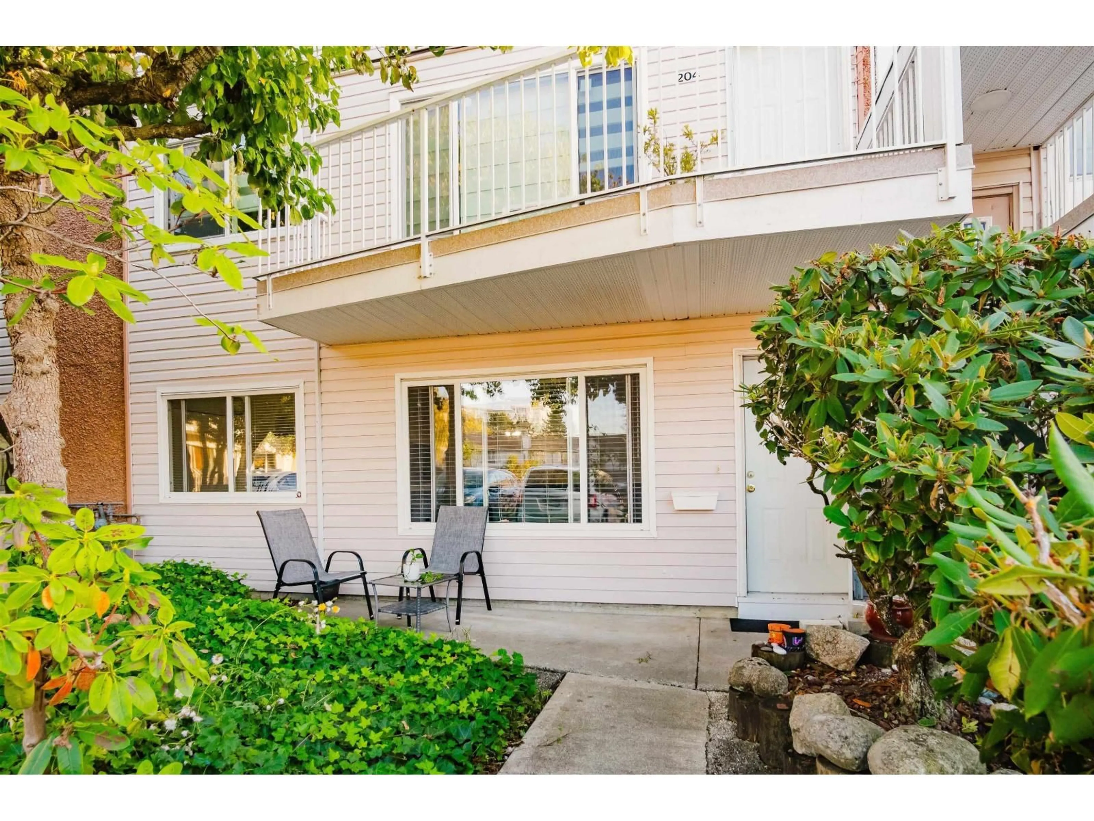 Patio, unknown for 202 - 11901 89A AVENUE, Delta British Columbia V4C3G8