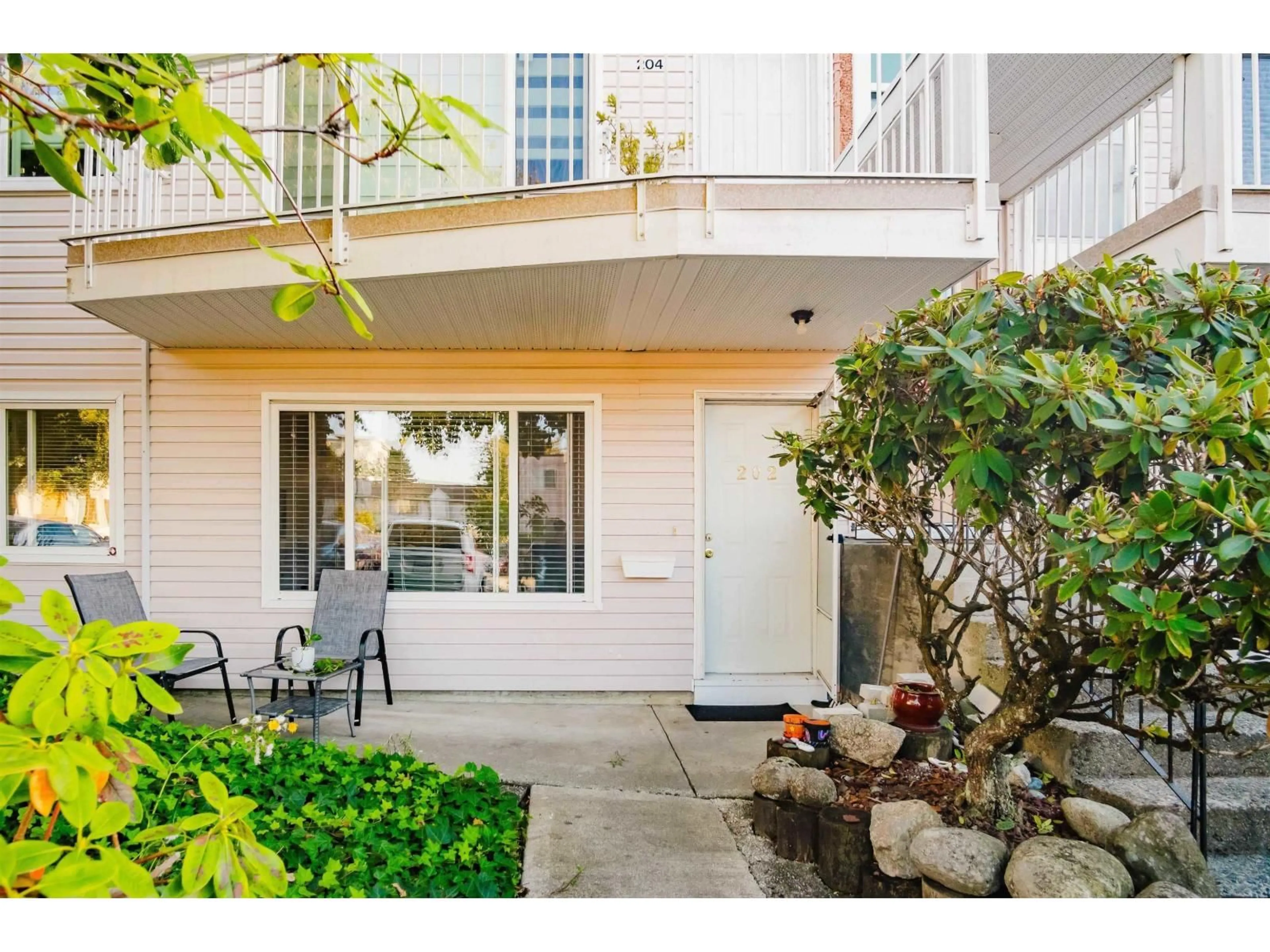 Patio, street for 202 - 11901 89A AVENUE, Delta British Columbia V4C3G8