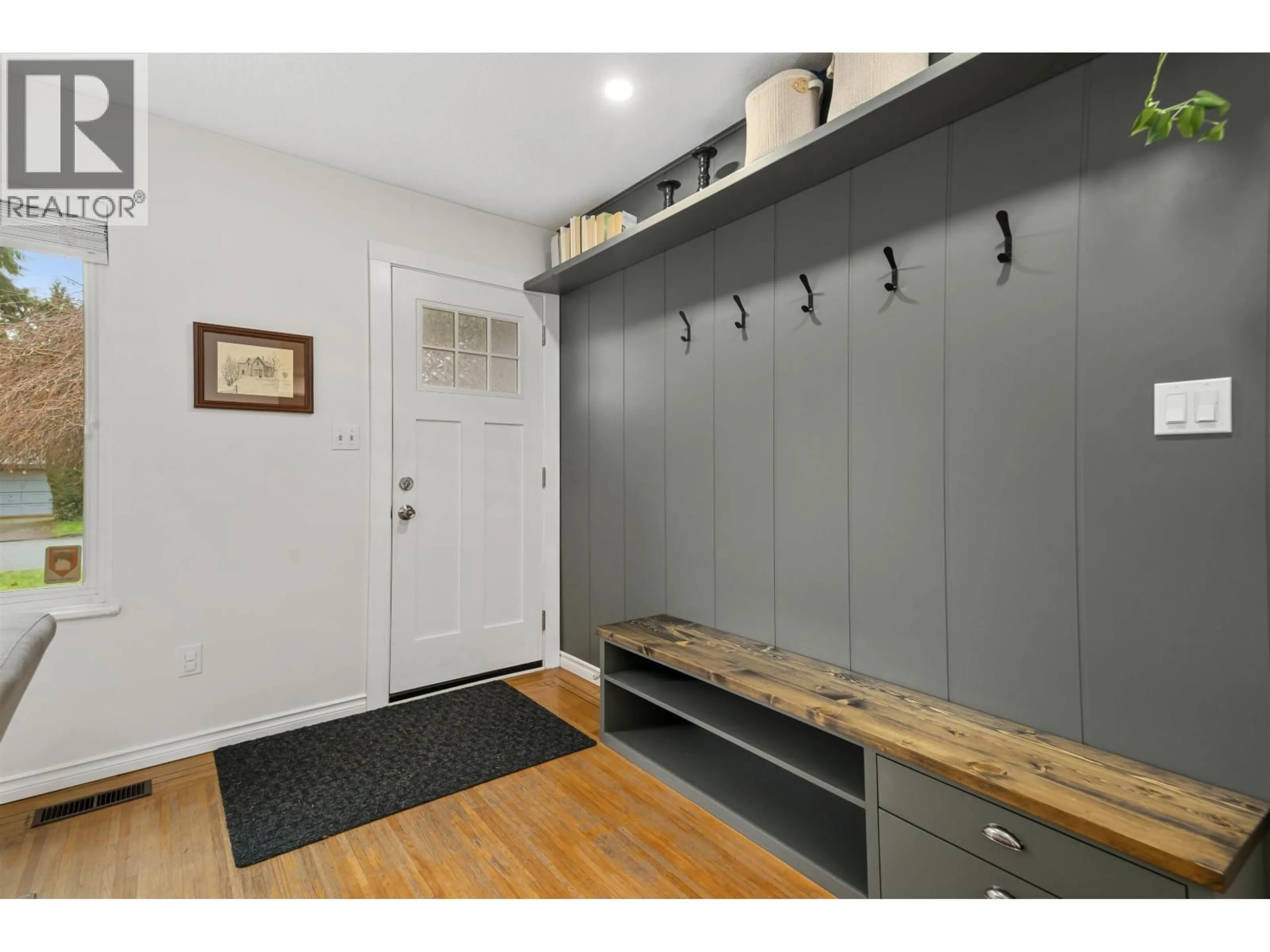 Indoor entryway for 1663 ROBERTSON AVENUE, Port Coquitlam British Columbia V3B1C9
