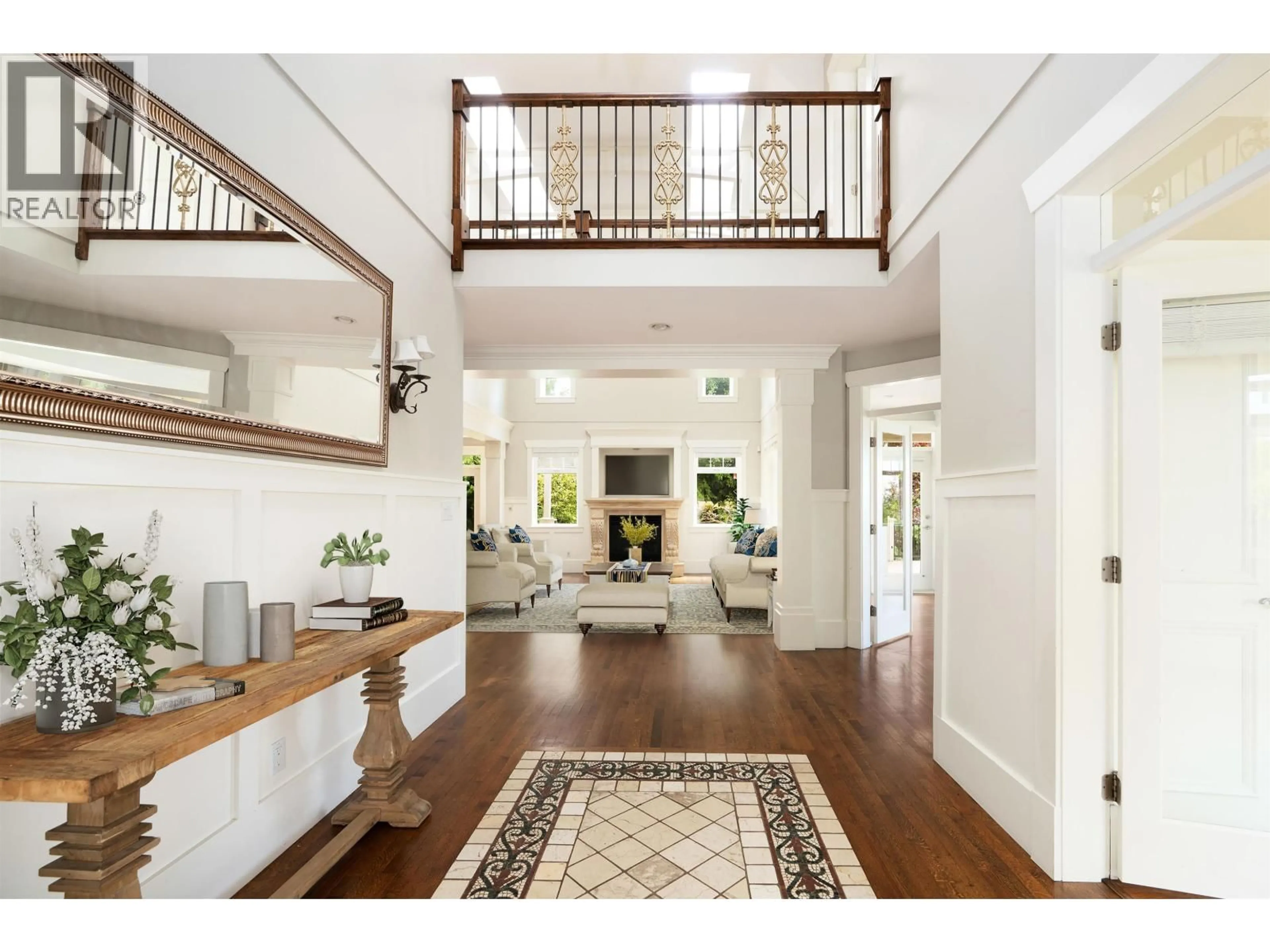 Indoor entryway for 1109 HIGHLAND DRIVE, West Vancouver British Columbia V7S2H2