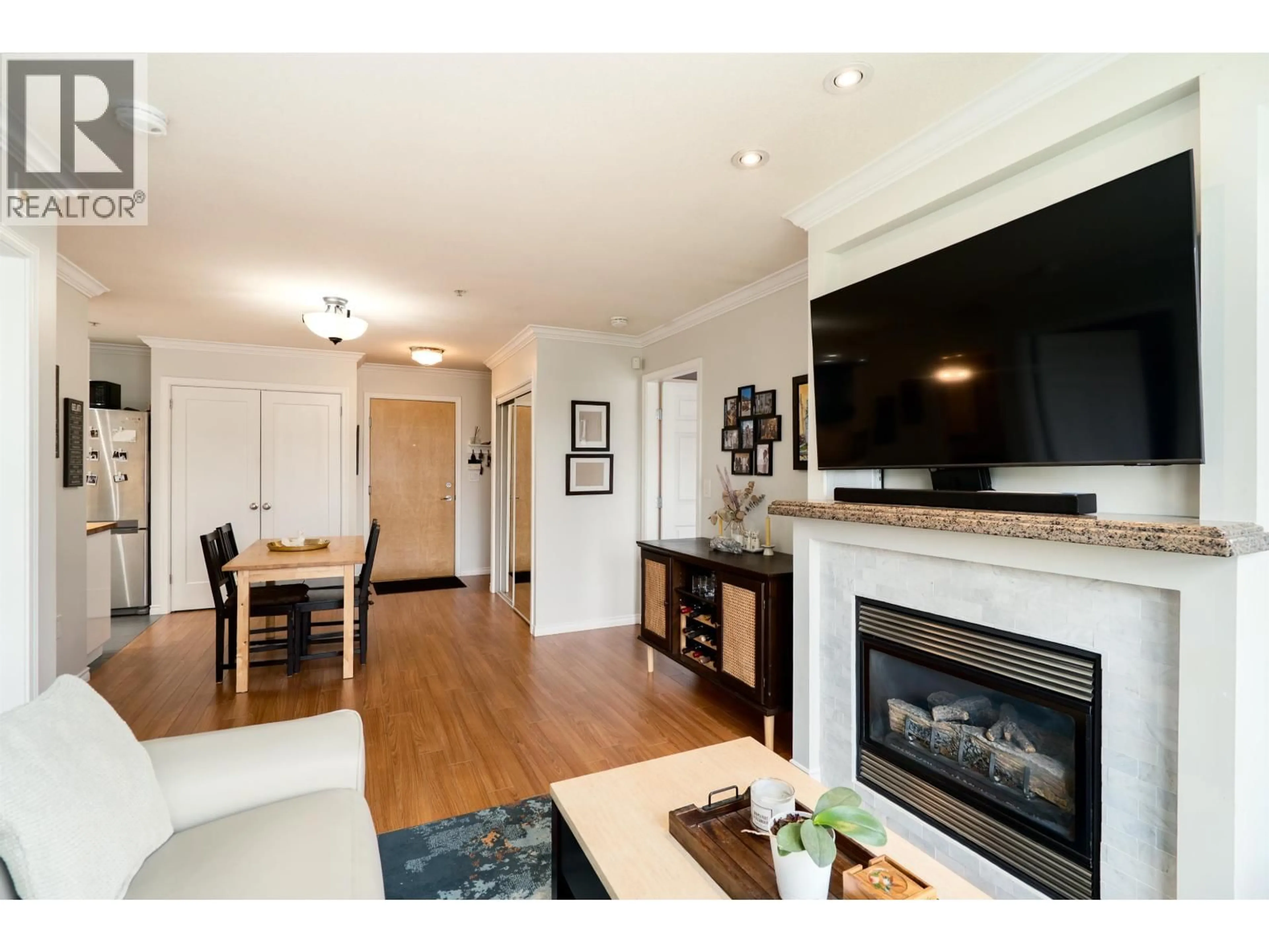 Living room with furniture, wood/laminate floor for 4014 - 84 GRANT STREET, Port Moody British Columbia V3H0B5