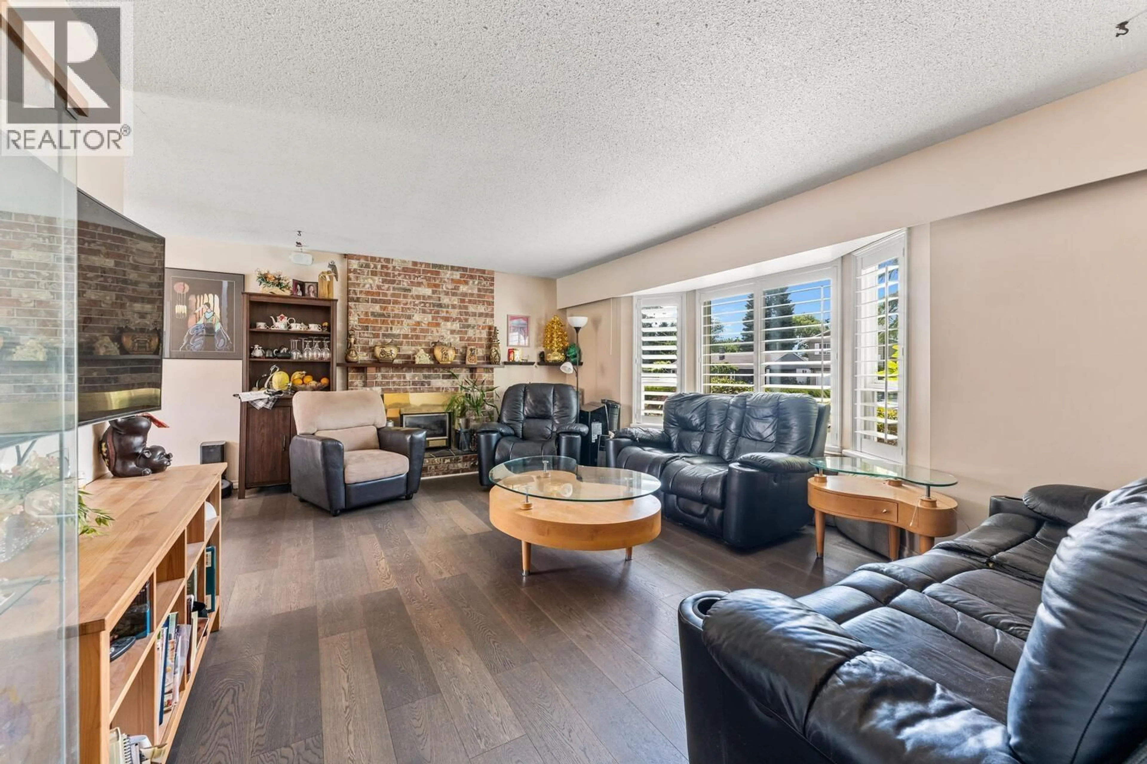 Living room with furniture, unknown for 5259 OAK PLACE, Delta British Columbia V4K1L8