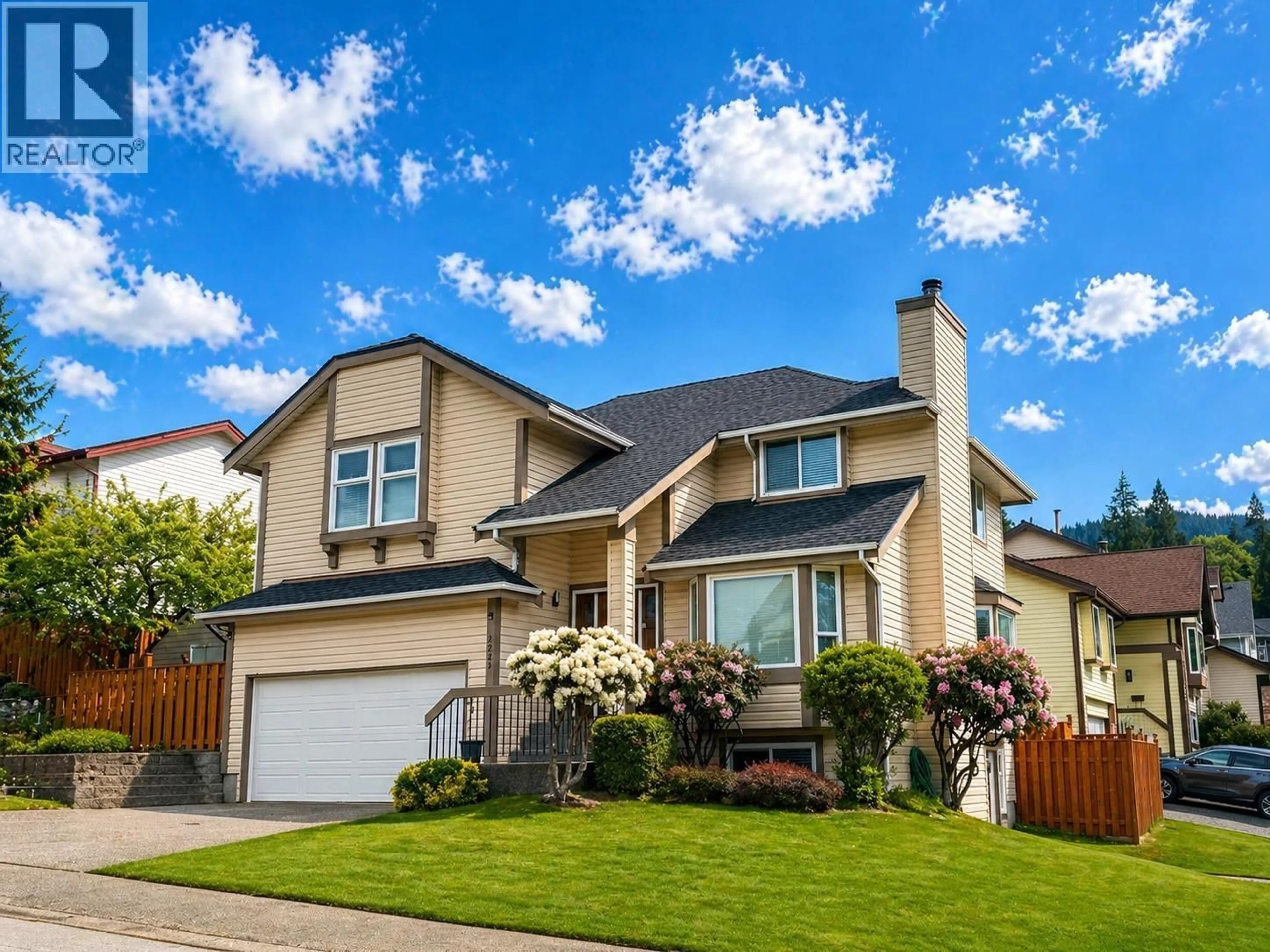 Home with vinyl exterior material, street for 2983 ALBION DRIVE, Coquitlam British Columbia V3B6N4