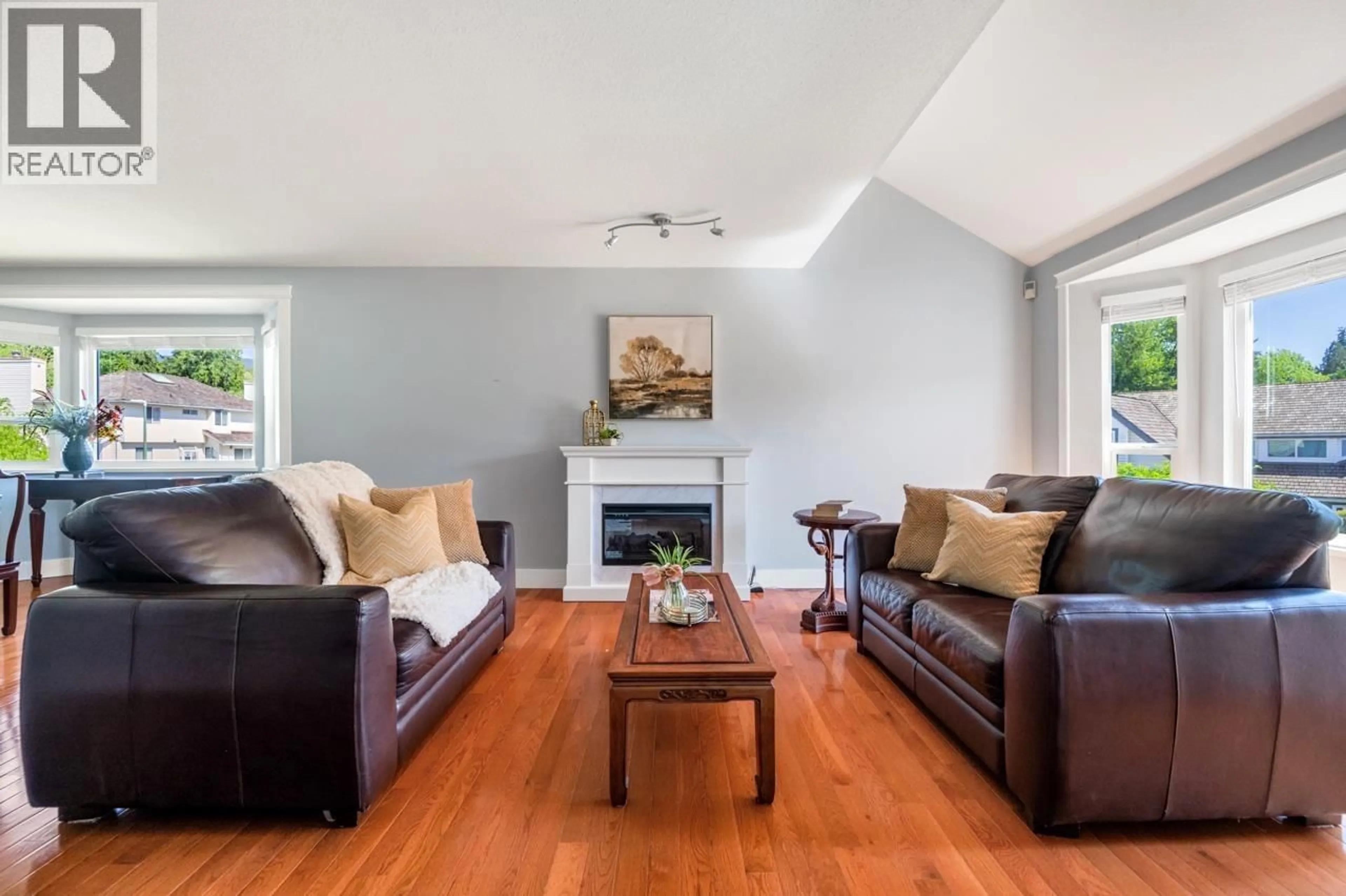 Living room with furniture, wood/laminate floor for 2983 ALBION DRIVE, Coquitlam British Columbia V3B6N4