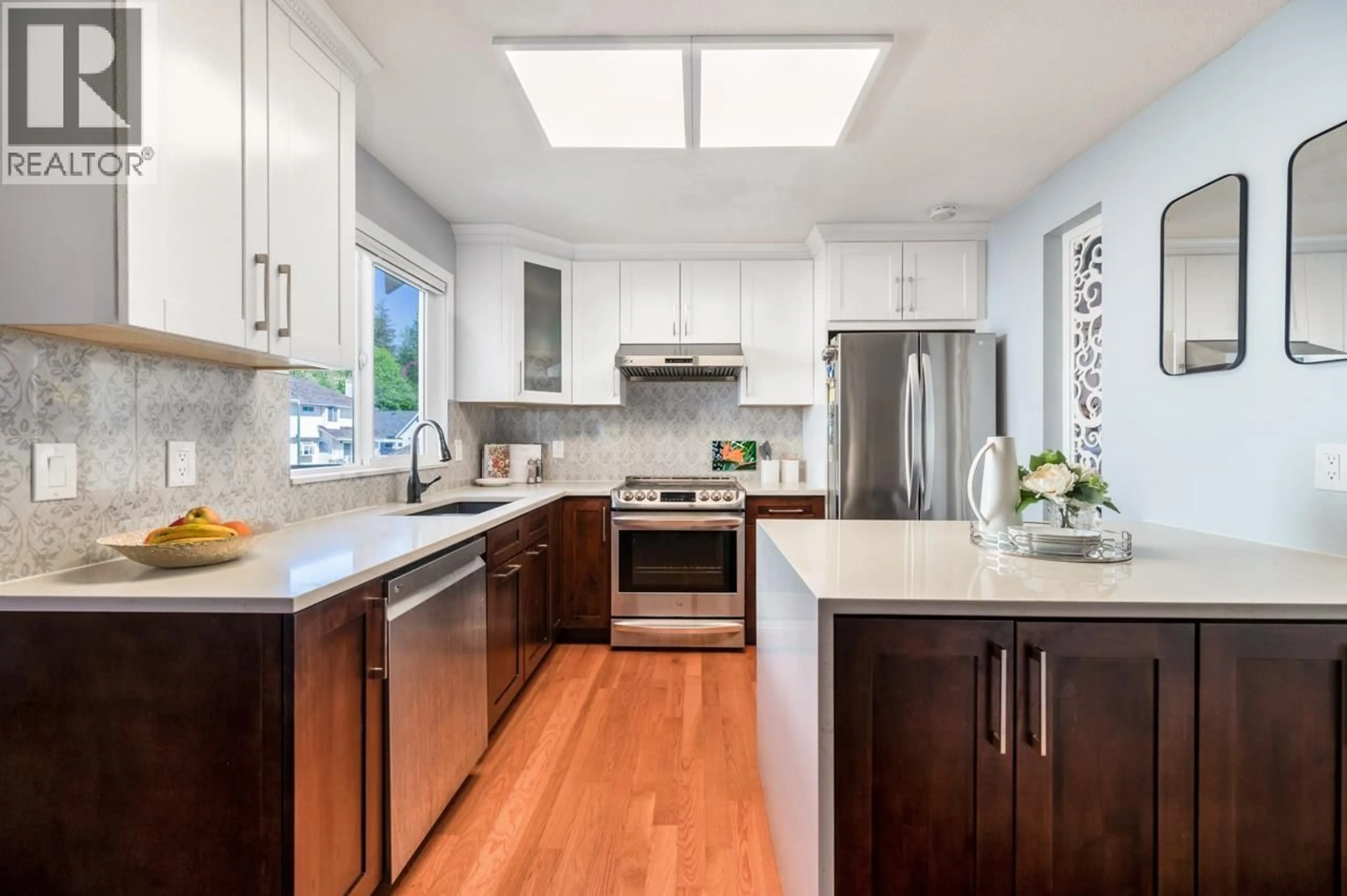 Contemporary kitchen, unknown for 2983 ALBION DRIVE, Coquitlam British Columbia V3B6N4