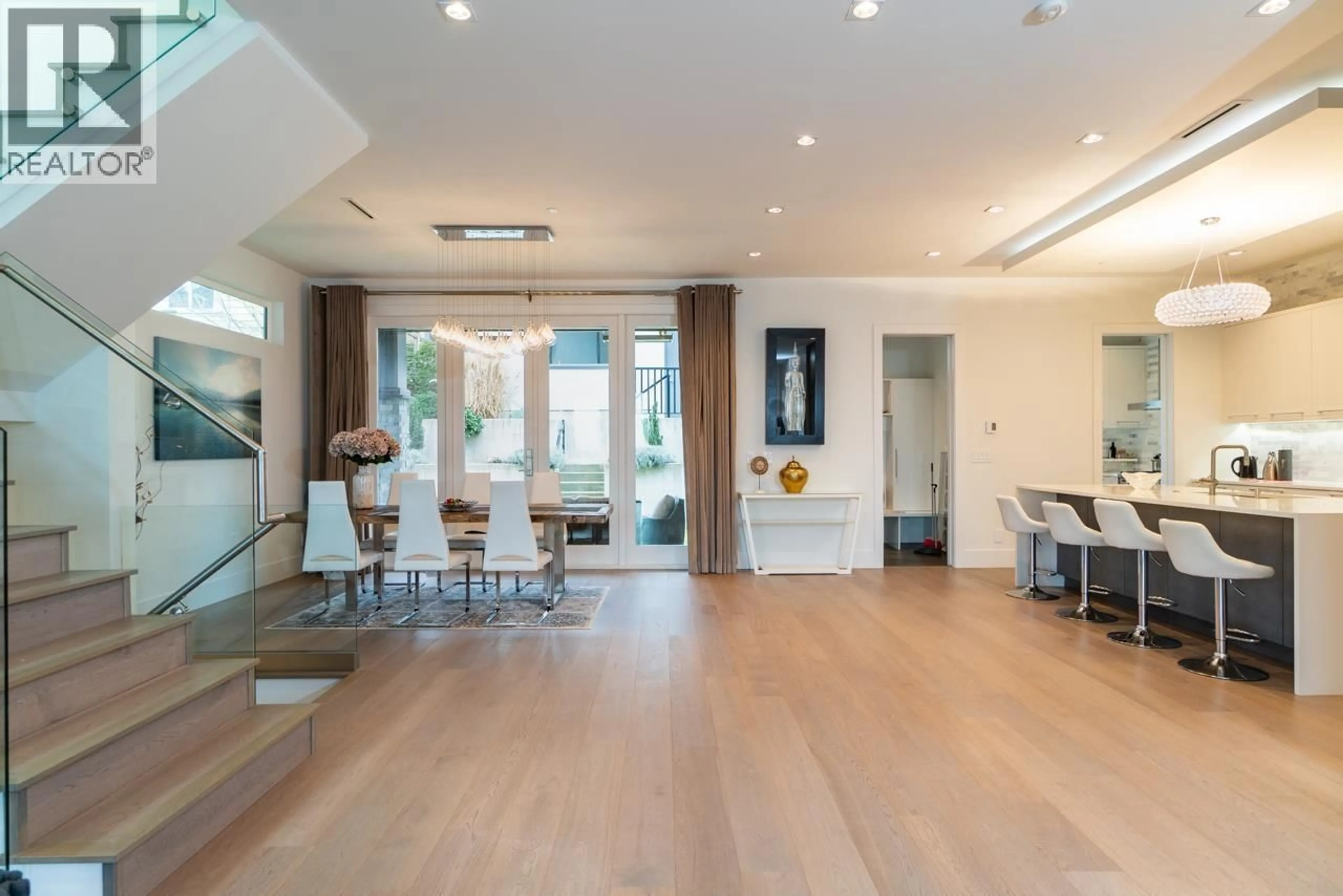 Indoor foyer for 1465 JEFFERSON AVENUE, West Vancouver British Columbia V7T2B6