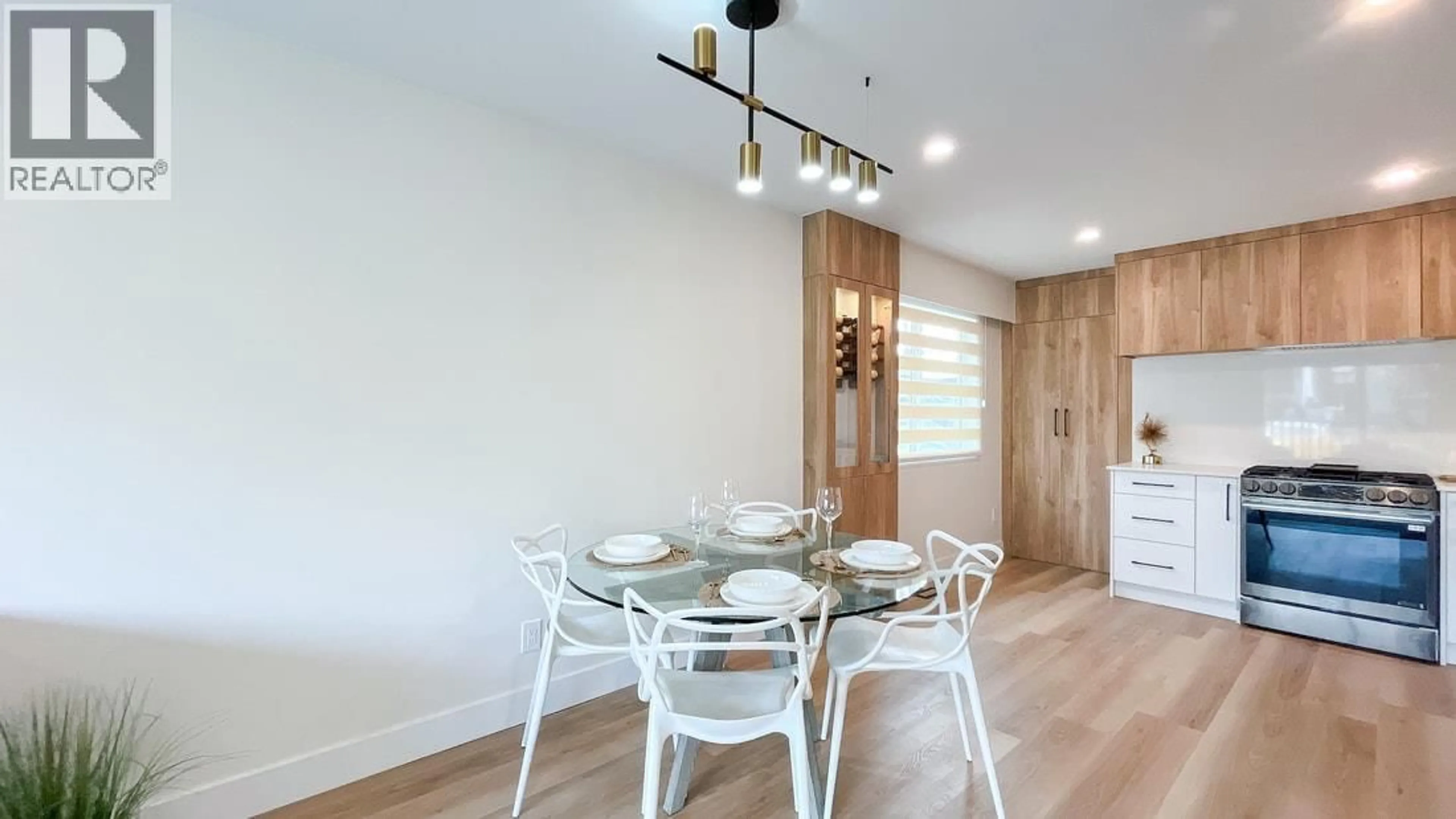 Dining room, wood/laminate floor for 320 57TH AVENUE, Vancouver British Columbia V5X1S7