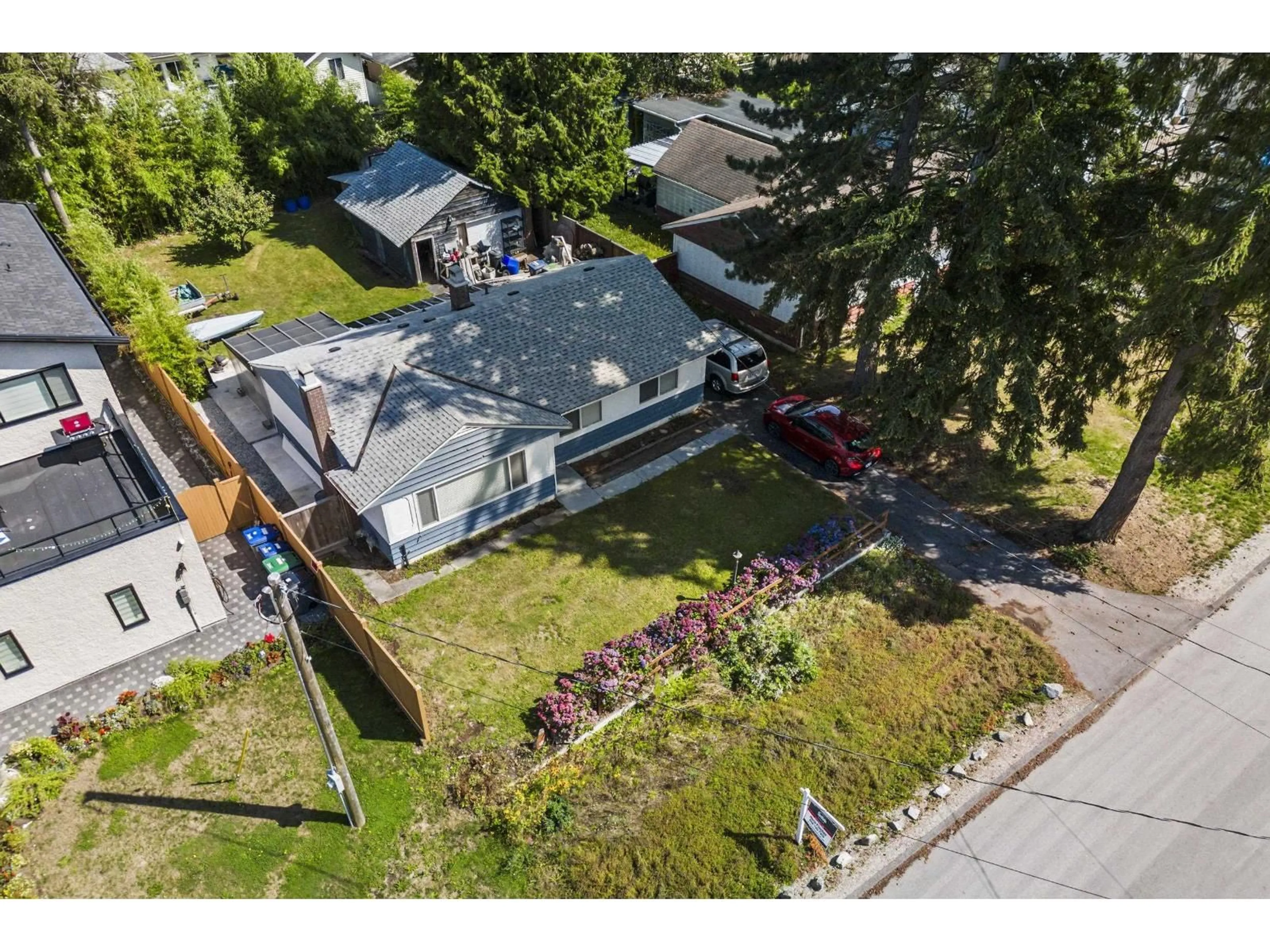 A pic from outside/outdoor area/front of a property/back of a property/a pic from drone, street for 10096 HELEN DRIVE, Surrey British Columbia V3V3B2