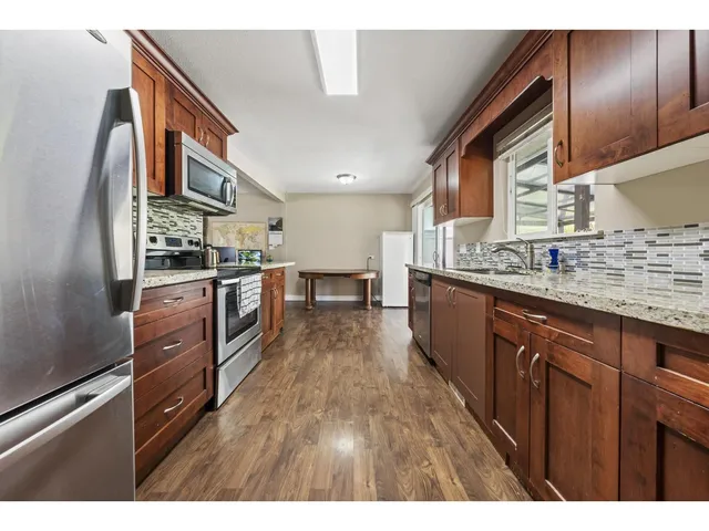 10096 HELEN DRIVE, Surrey 4
