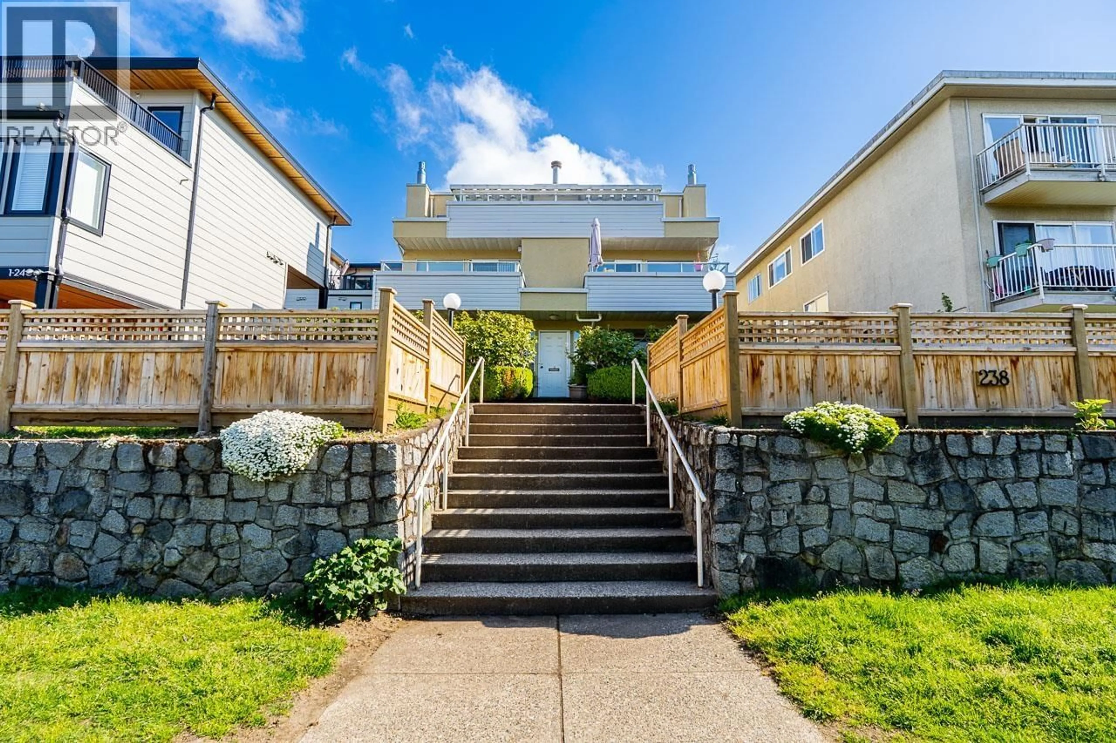 Stairs for 238 4TH STREET, North Vancouver British Columbia V7M1H7