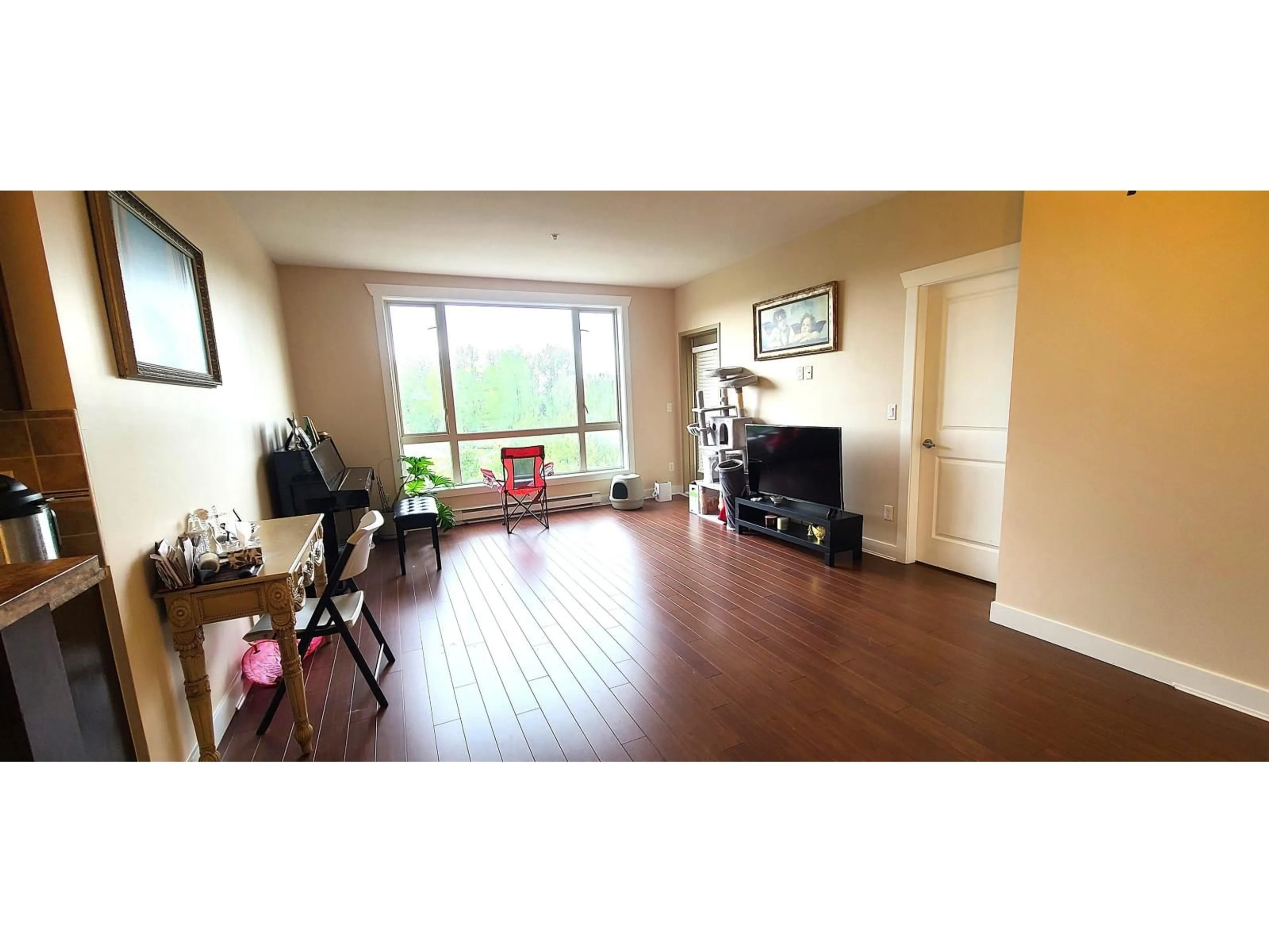 A pic of a room for 518 - 14333 104 AVENUE, Surrey British Columbia V3T0E1