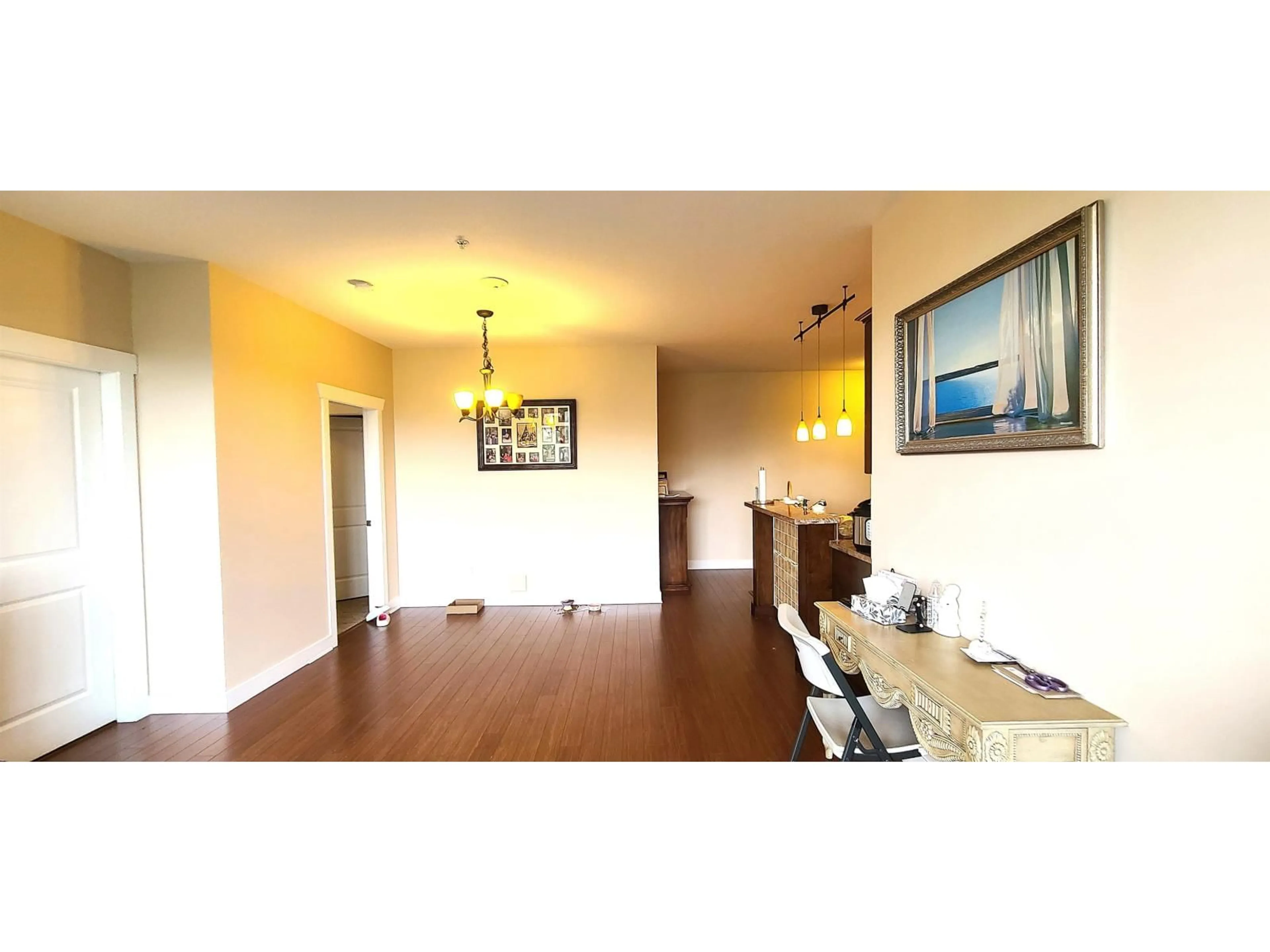 Indoor foyer for 518 - 14333 104 AVENUE, Surrey British Columbia V3T0E1