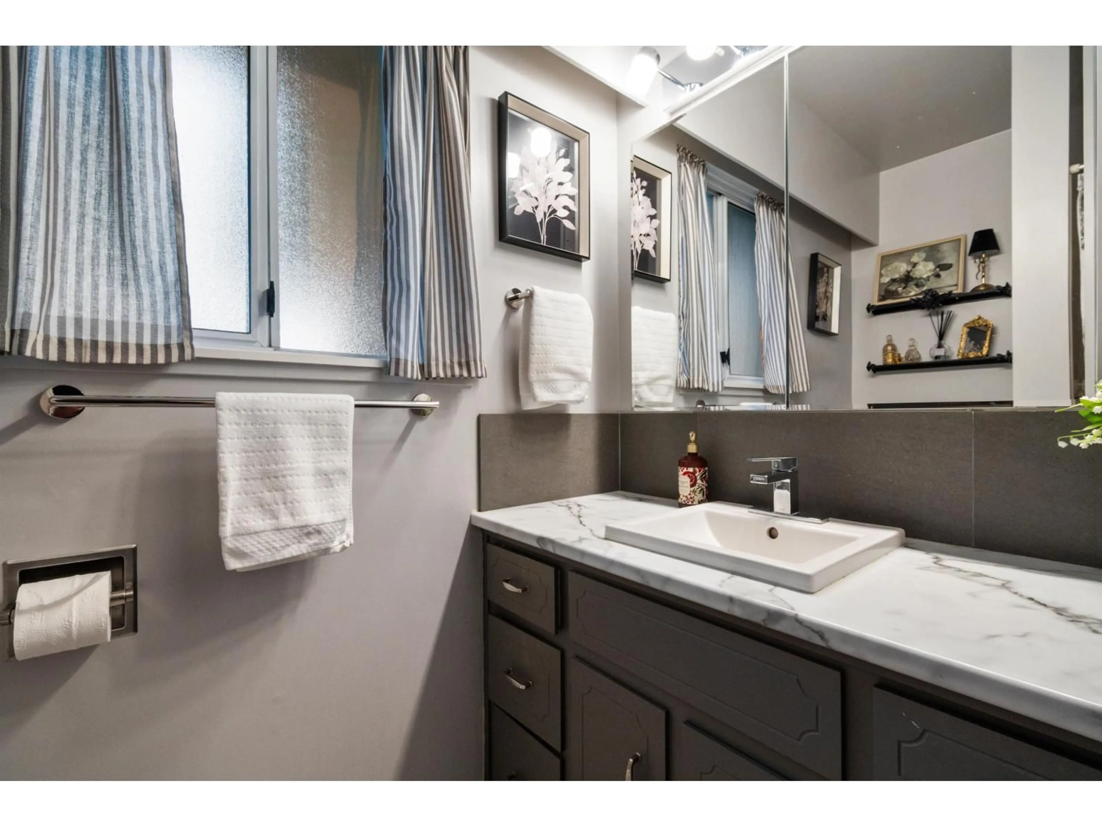Contemporary bathroom, ceramic/tile floor for 5896 CARTER ROAD, Chilliwack British Columbia V2R3J8