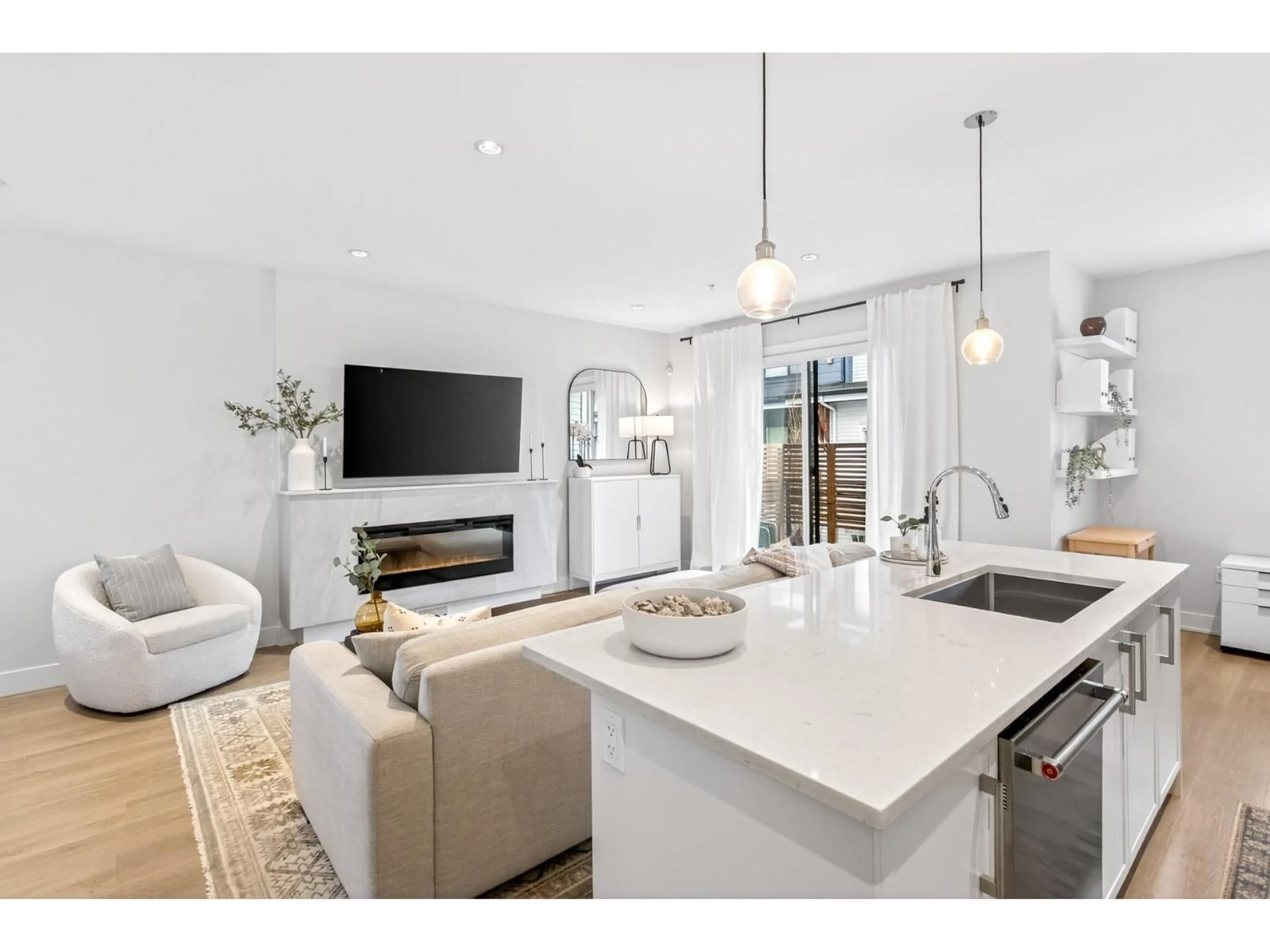 Open concept kitchen, ceramic/tile floor for 31 - 22128 48A AVENUE, Langley British Columbia V3A0L6