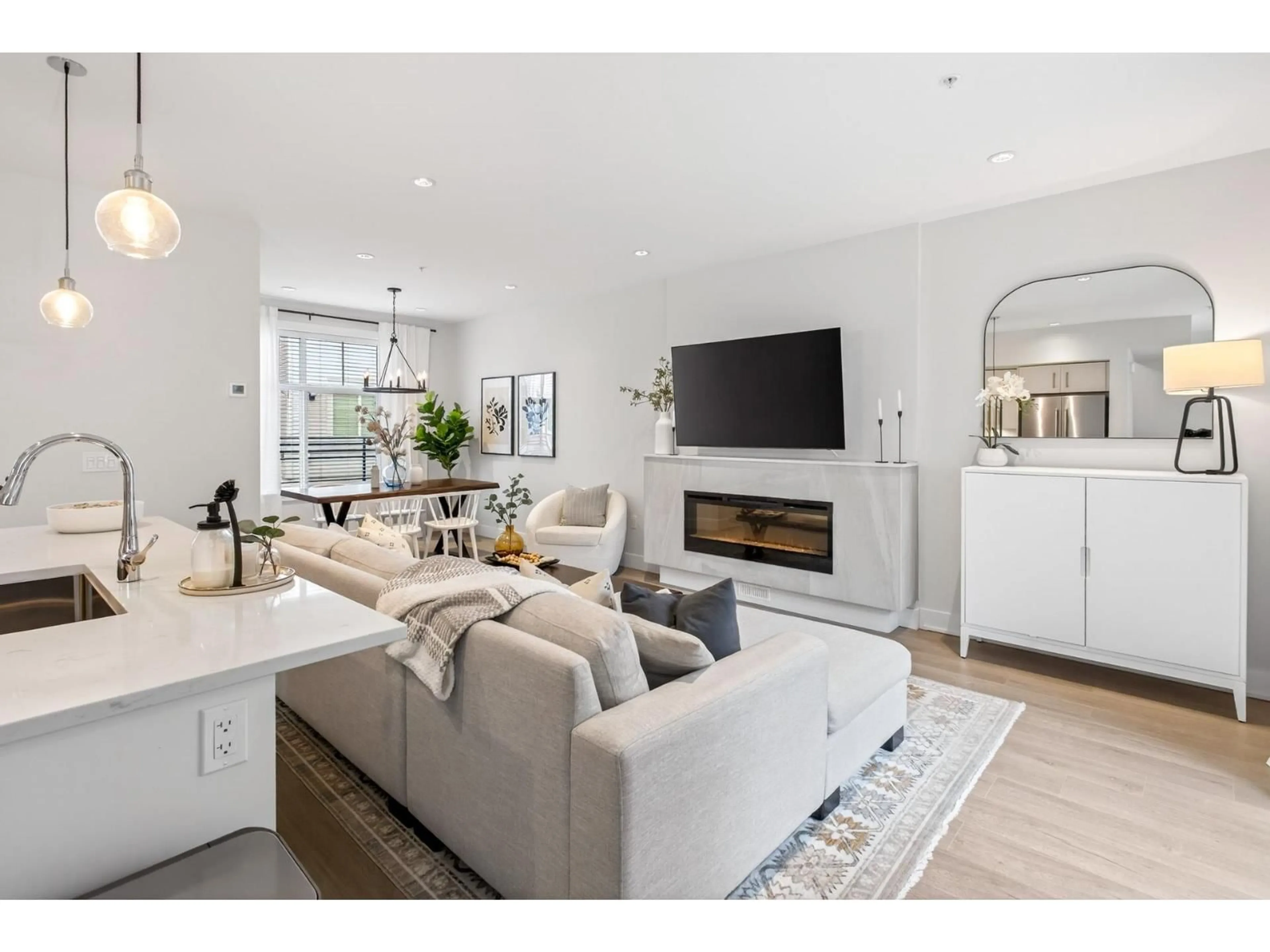 Living room with furniture, unknown for 31 - 22128 48A AVENUE, Langley British Columbia V3A0L6