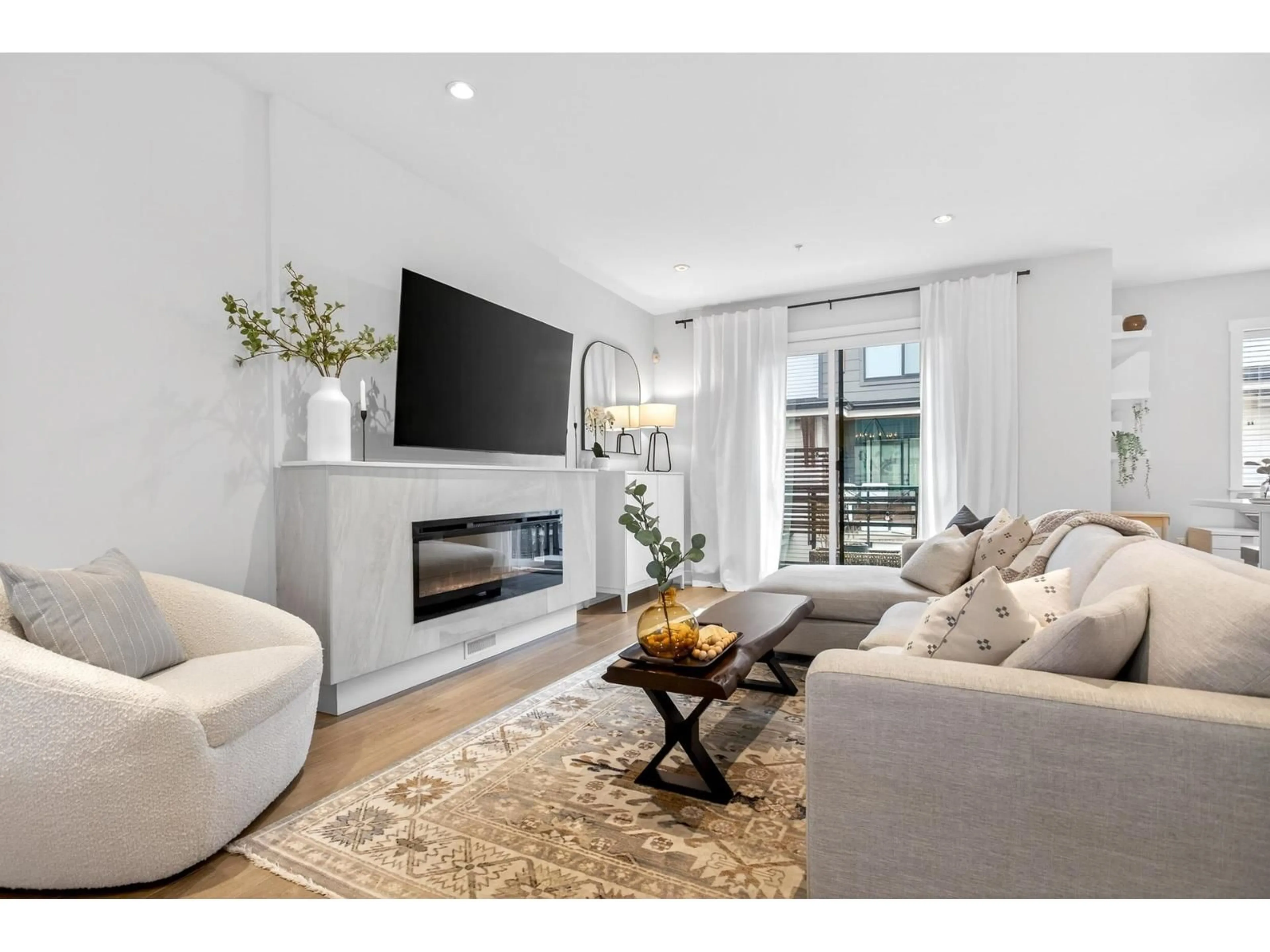 Living room with furniture, unknown for 31 - 22128 48A AVENUE, Langley British Columbia V3A0L6