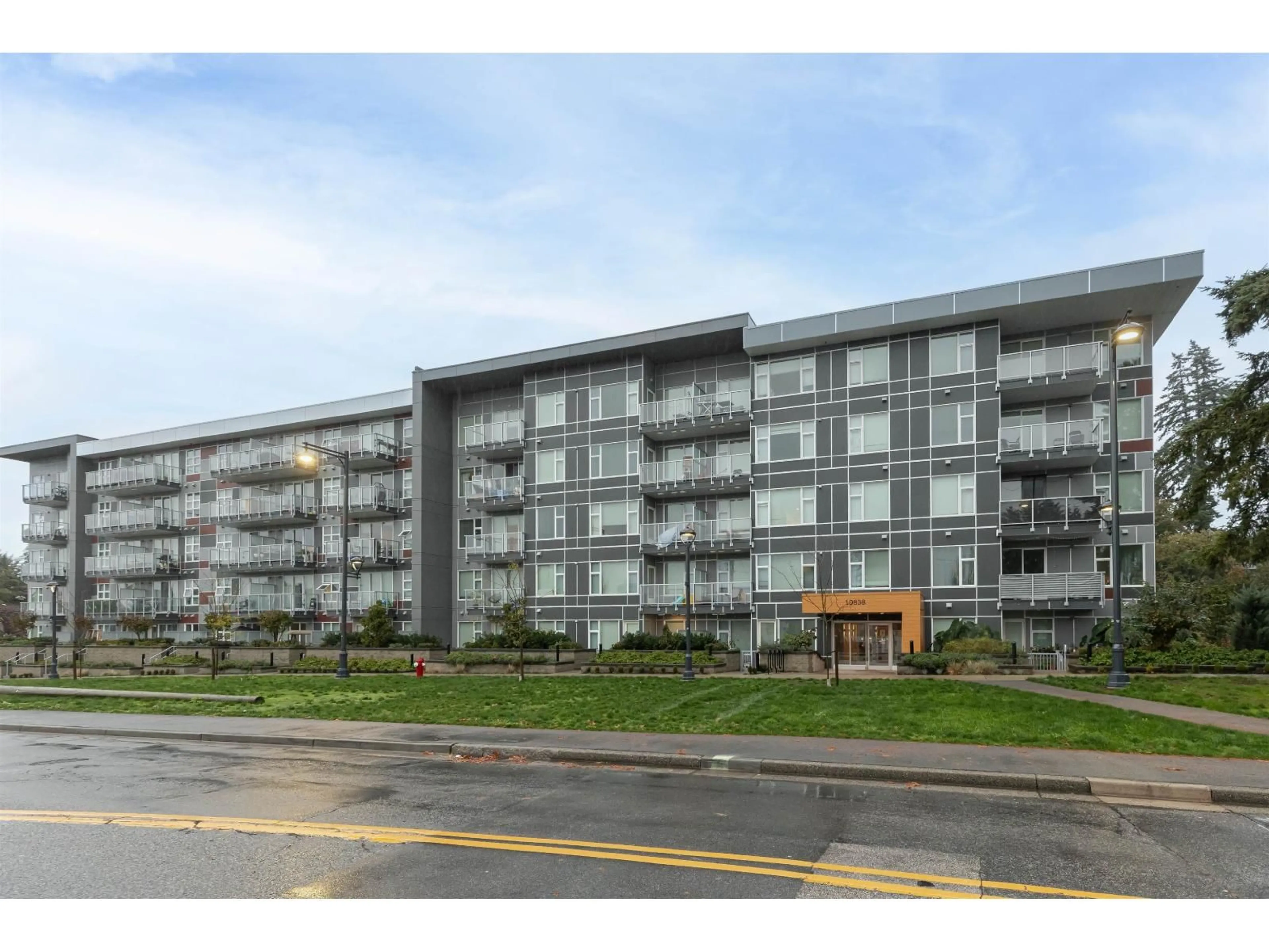 Blurry image for 406 - 10838 WHALLEY BOULEVARD, Surrey British Columbia V3R0G8