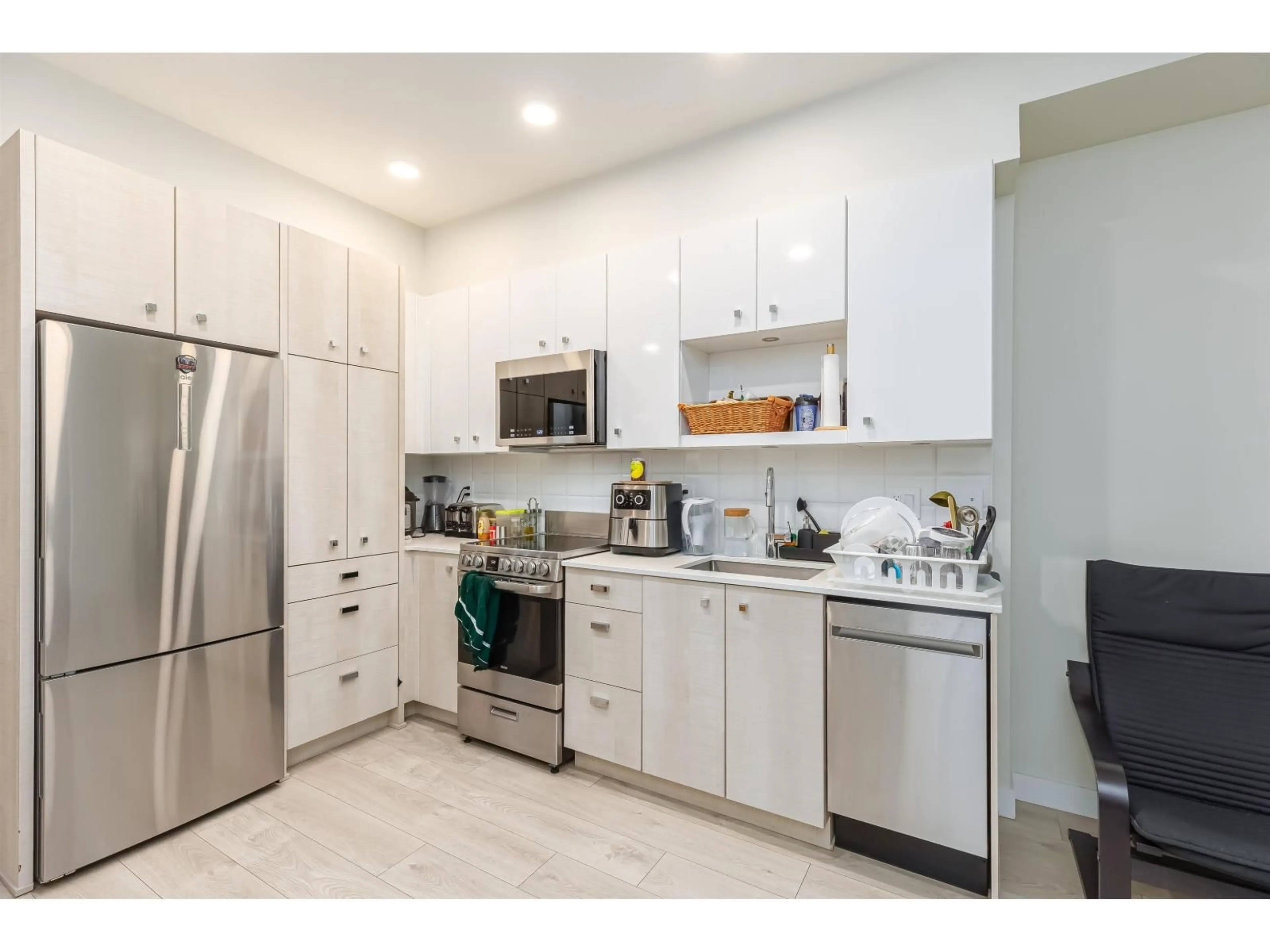 Unknown for 406 - 10838 WHALLEY BOULEVARD, Surrey British Columbia V3R0G8