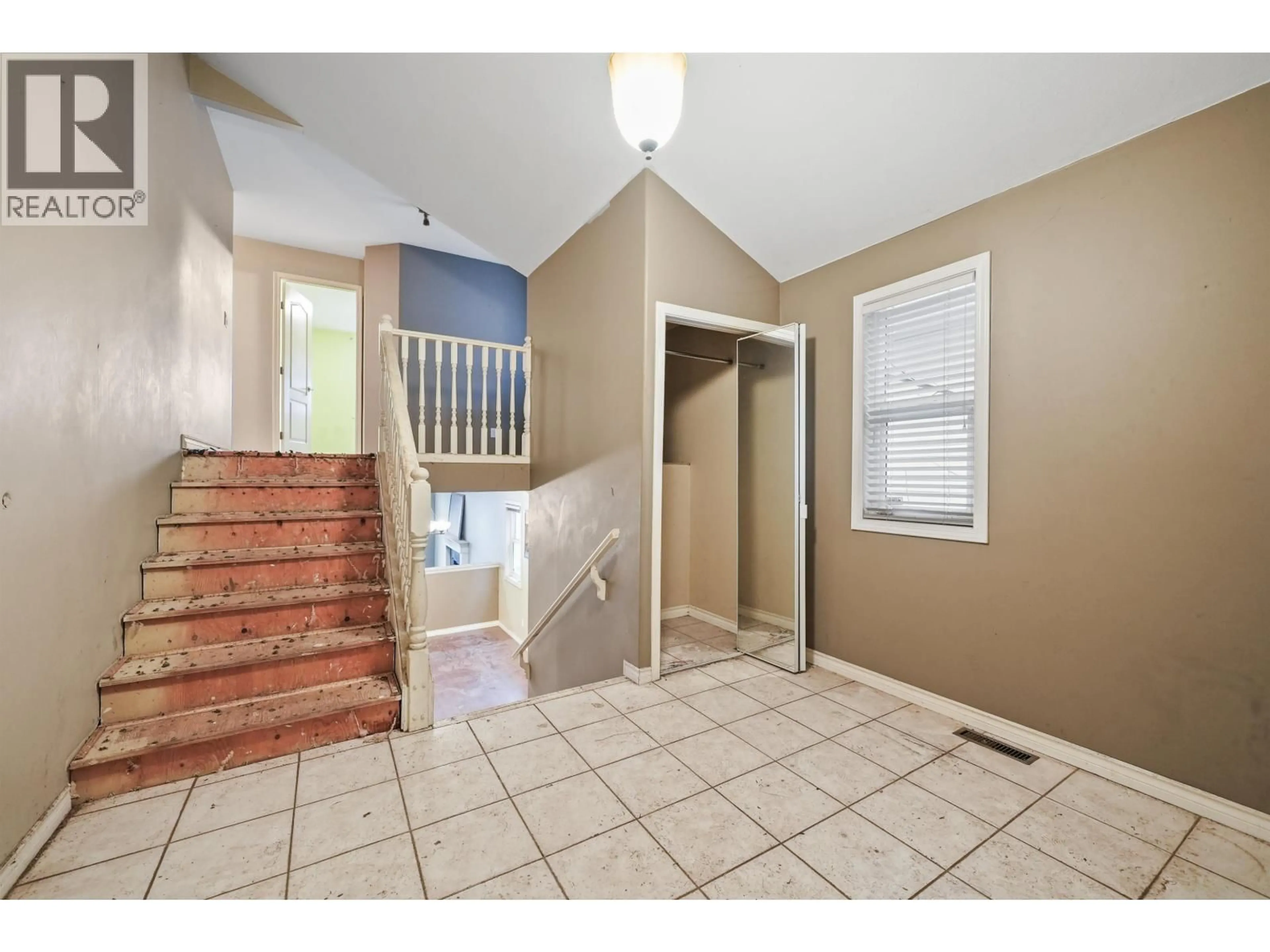 Indoor entryway for 3 - 1615 SHAUGHNESSY STREET, Port Coquitlam British Columbia V3C6K9