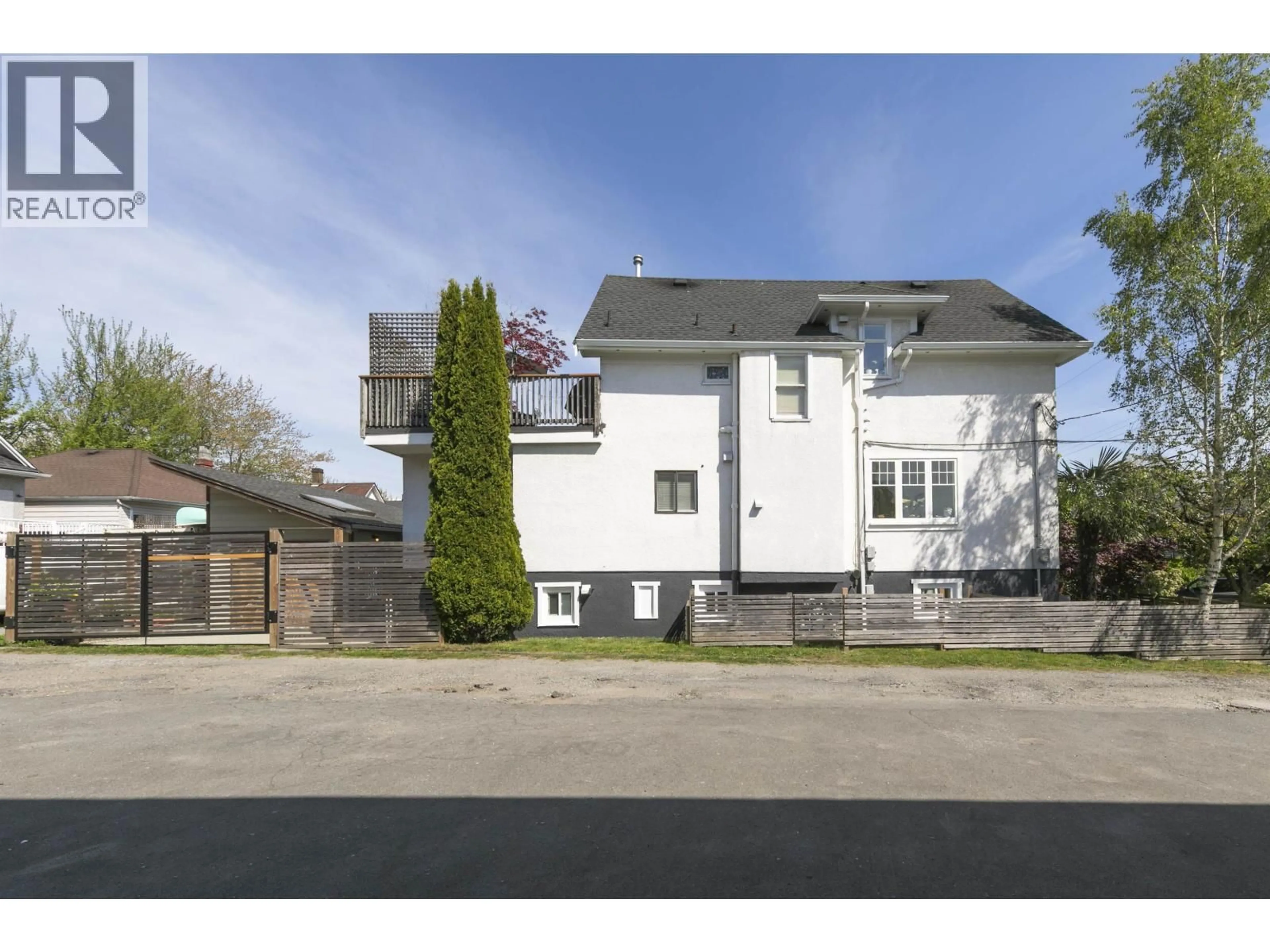 A pic from outside/outdoor area/front of a property/back of a property/a pic from drone, street for 827 16TH AVENUE, Vancouver British Columbia V5T2V7