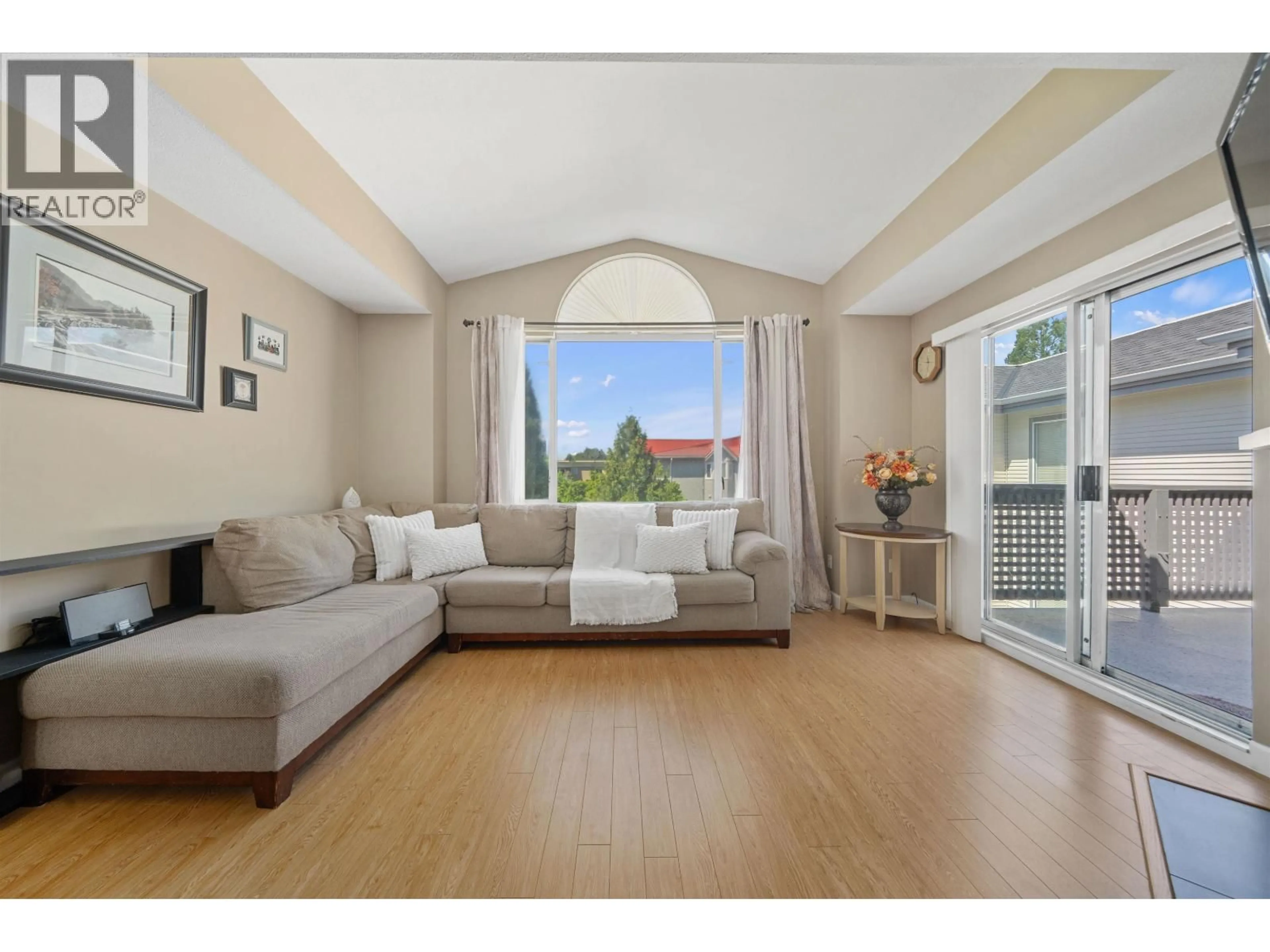 Living room with furniture, unknown for 302 - 19121 FORD ROAD, Pitt Meadows British Columbia V3Y2N2