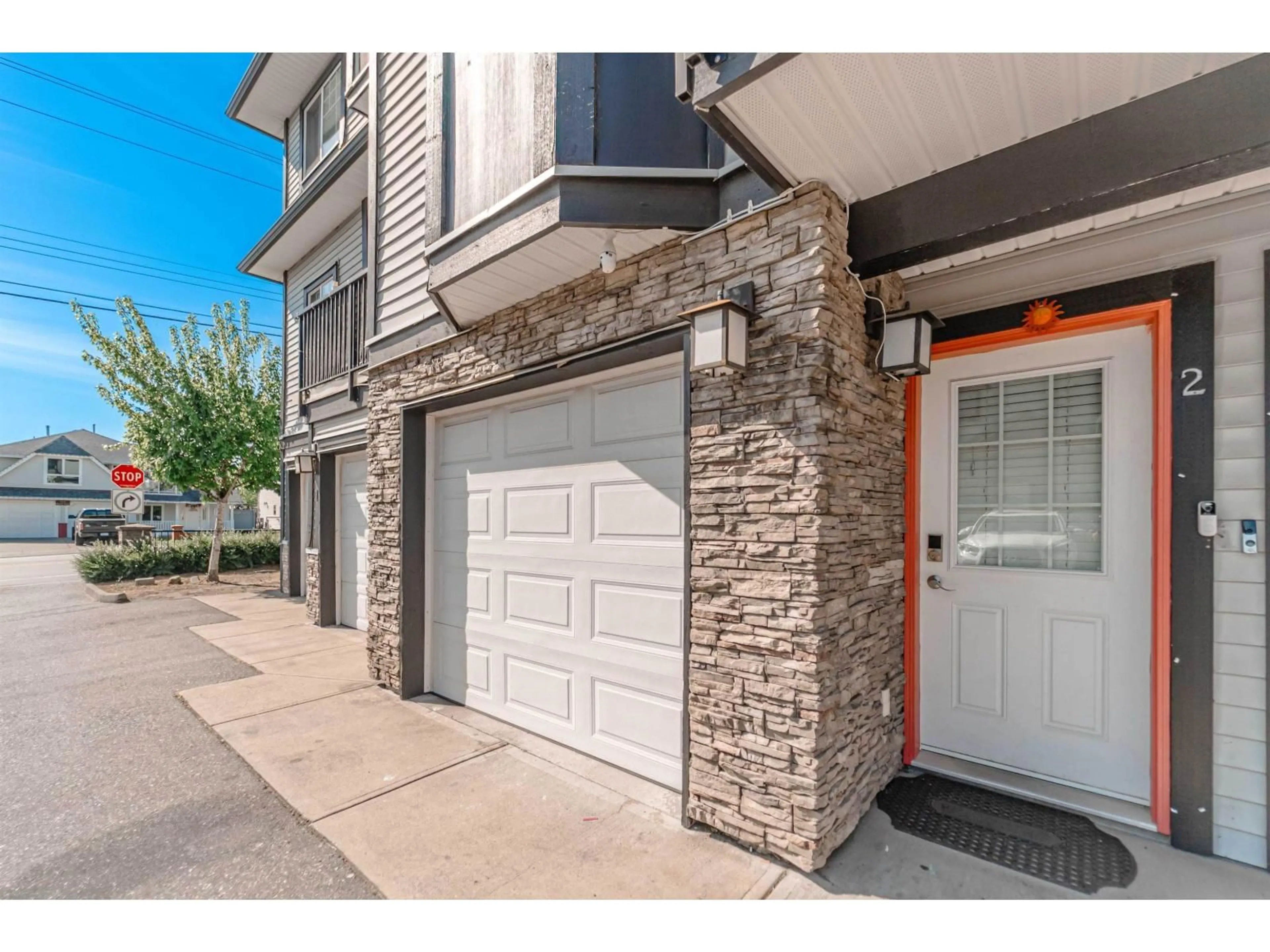 Indoor entryway for 2 - 31235 UPPER MACLURE ROAD, Abbotsford British Columbia V2T5N4