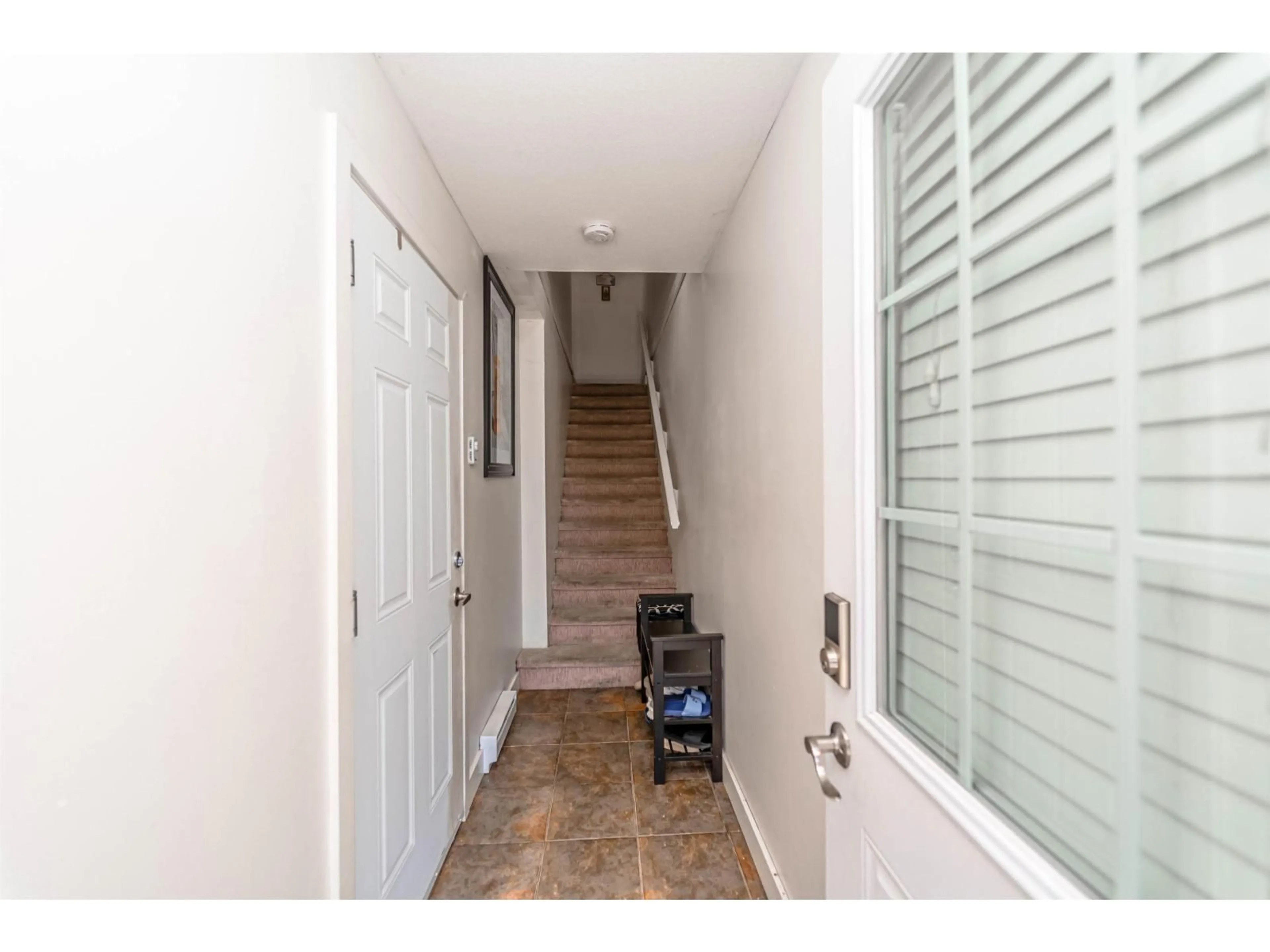 Indoor entryway for 2 - 31235 UPPER MACLURE ROAD, Abbotsford British Columbia V2T5N4