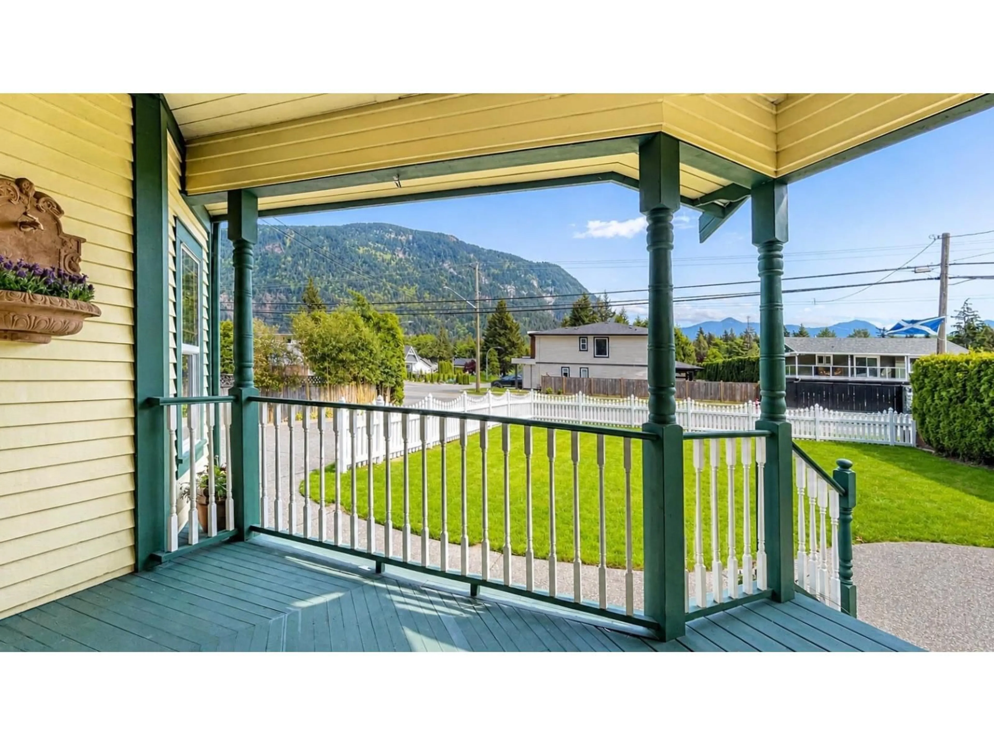 Patio, mountain view for 864 HOT SPRINGS ROAD, Harrison Hot Springs British Columbia V0M1K0