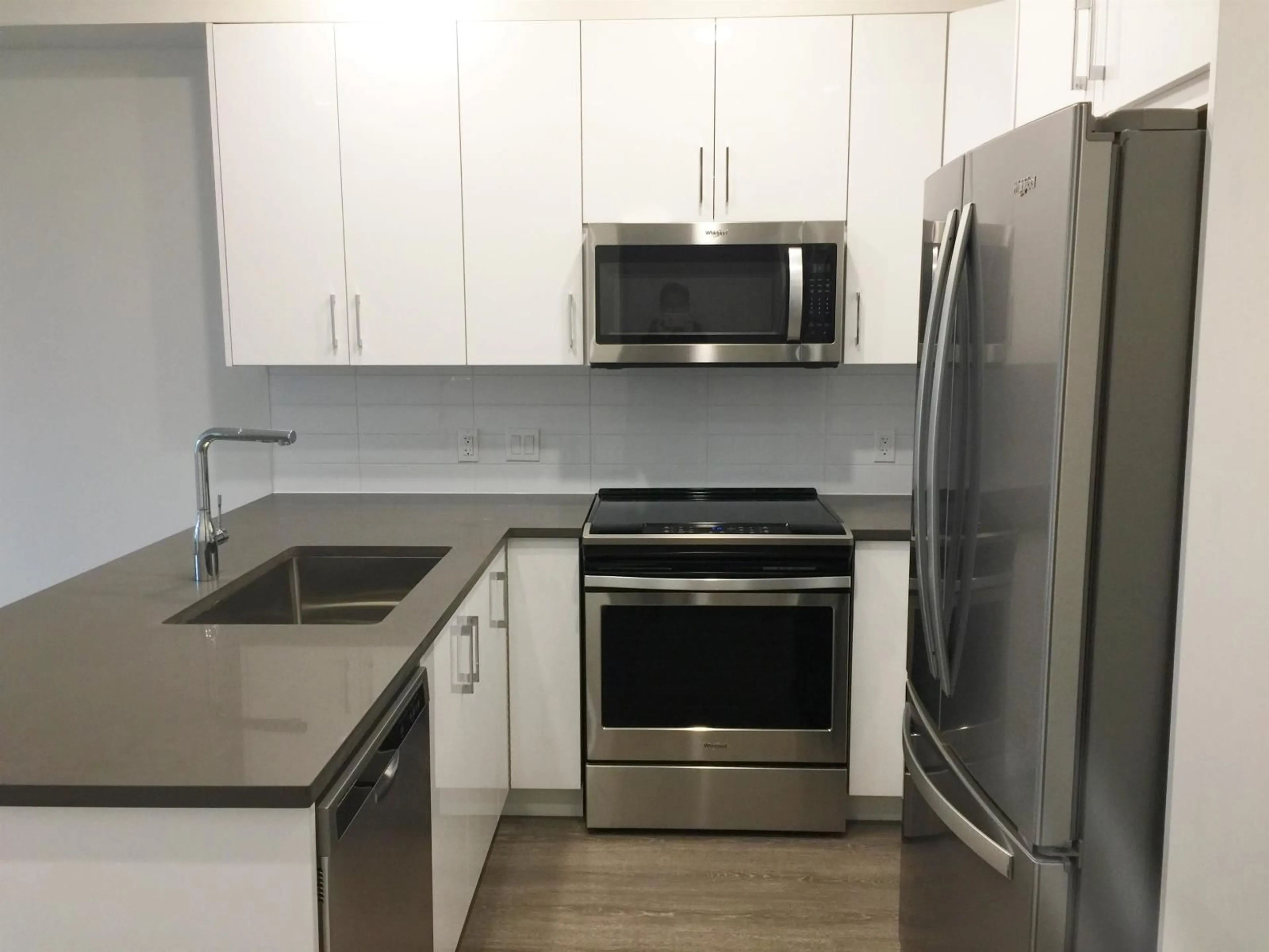 Standard kitchen, unknown for 418 - 15351 101 AVENUE, Surrey British Columbia V3R0G2