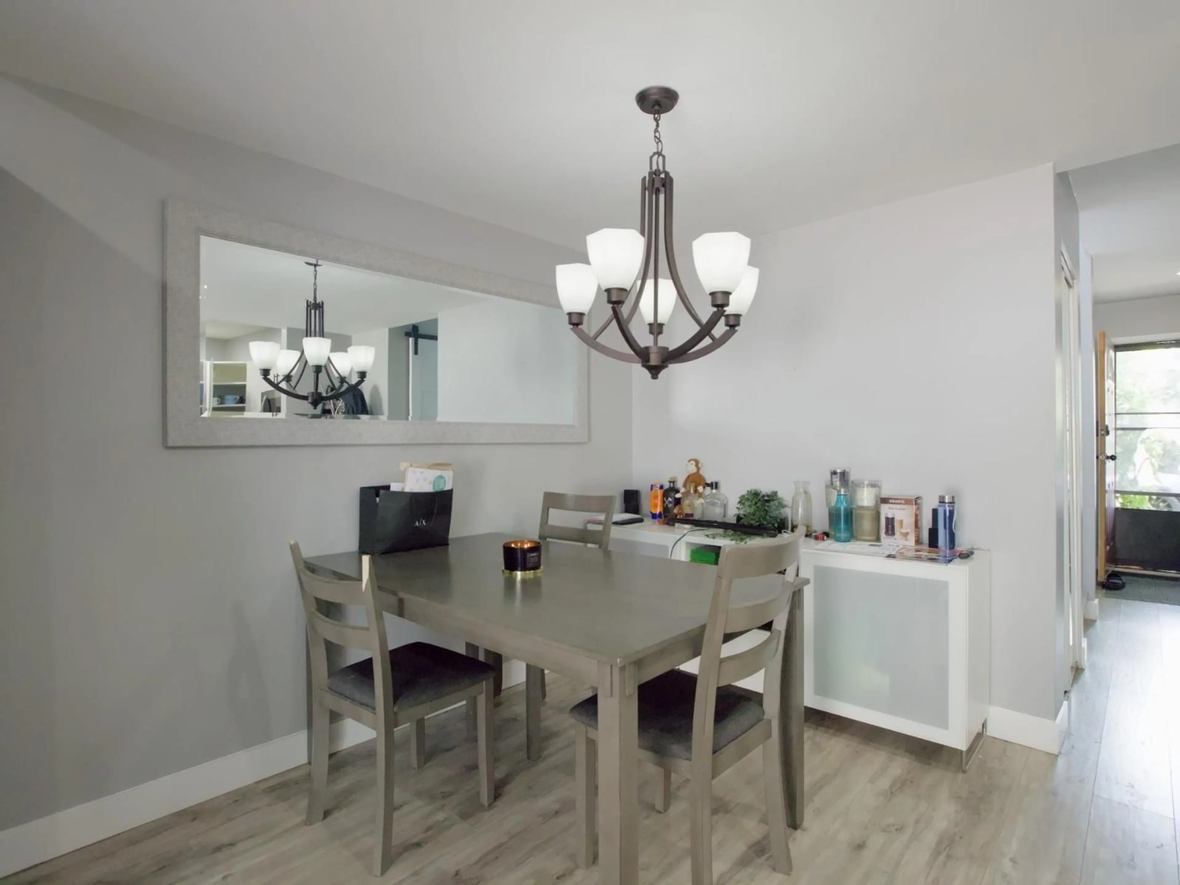 Dining room, wood/laminate floor for 702 - 9270 122 STREET, Surrey British Columbia V3V4L5