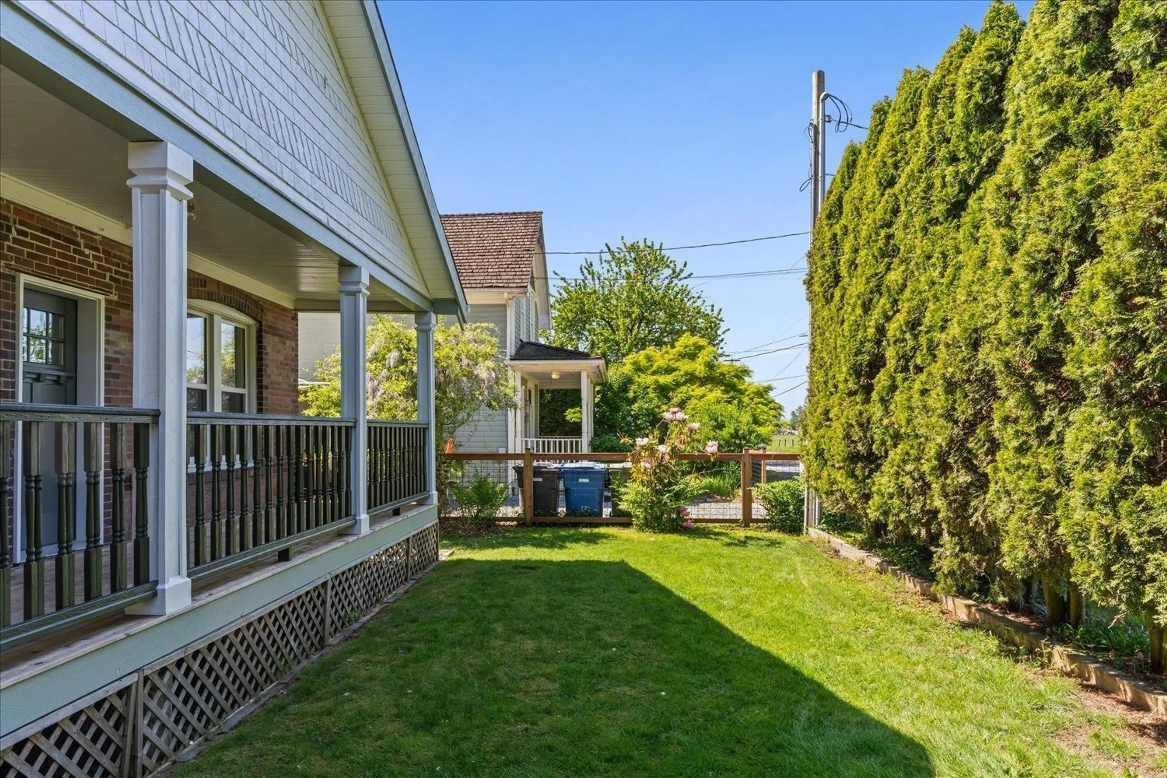 Patio, street for 34758 CLAYBURN ROAD, Abbotsford British Columbia V2S7Y9