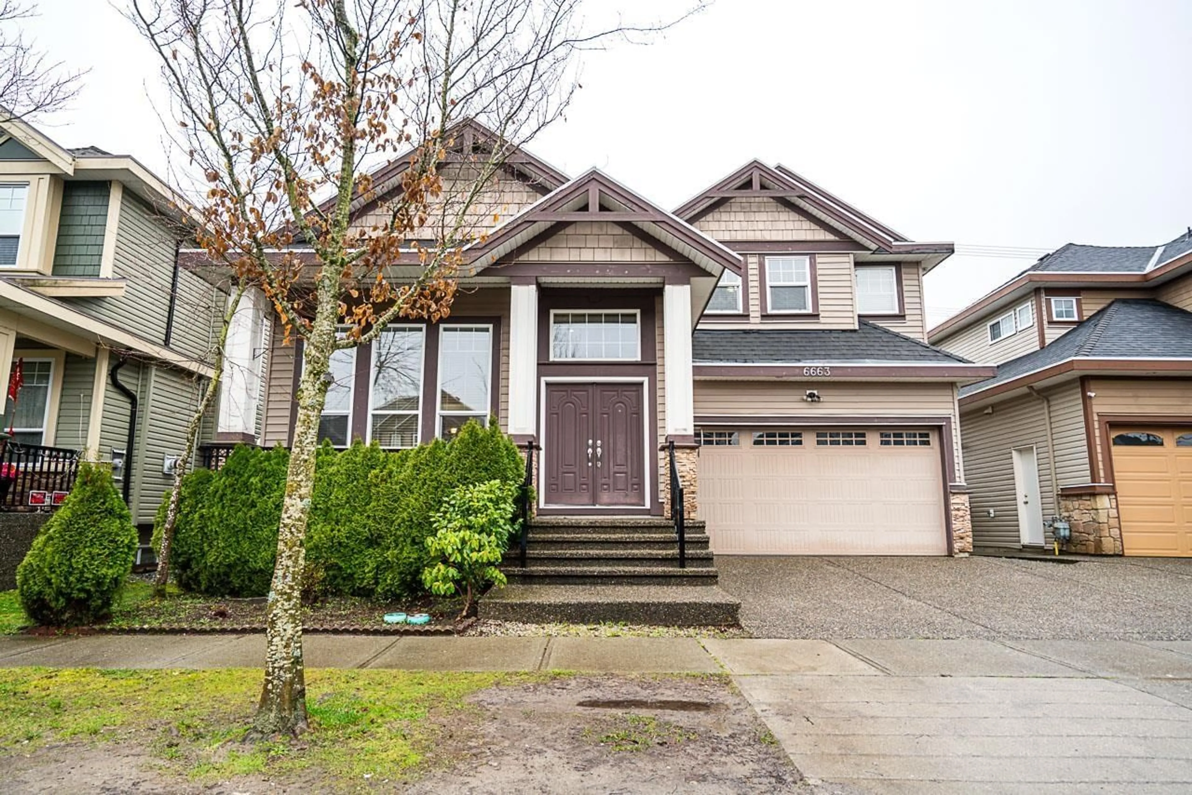 Home with vinyl exterior material, street for 6663 125A STREET, Surrey British Columbia V3W1V7