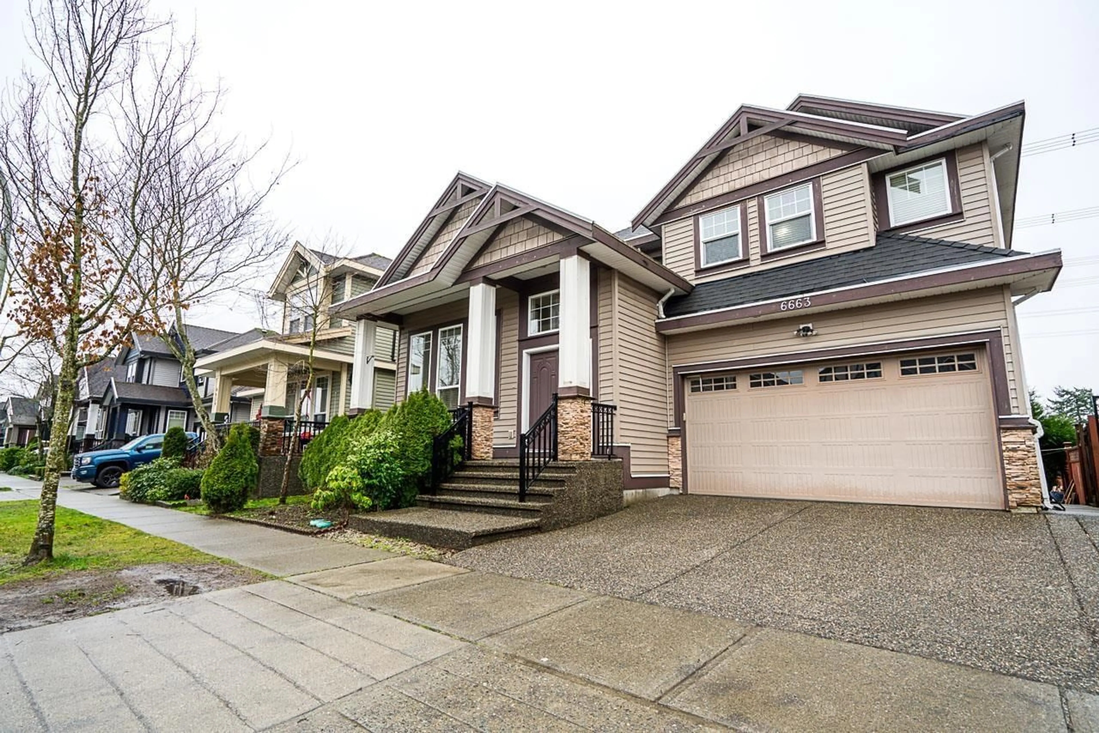 Home with vinyl exterior material, street for 6663 125A STREET, Surrey British Columbia V3W1V7