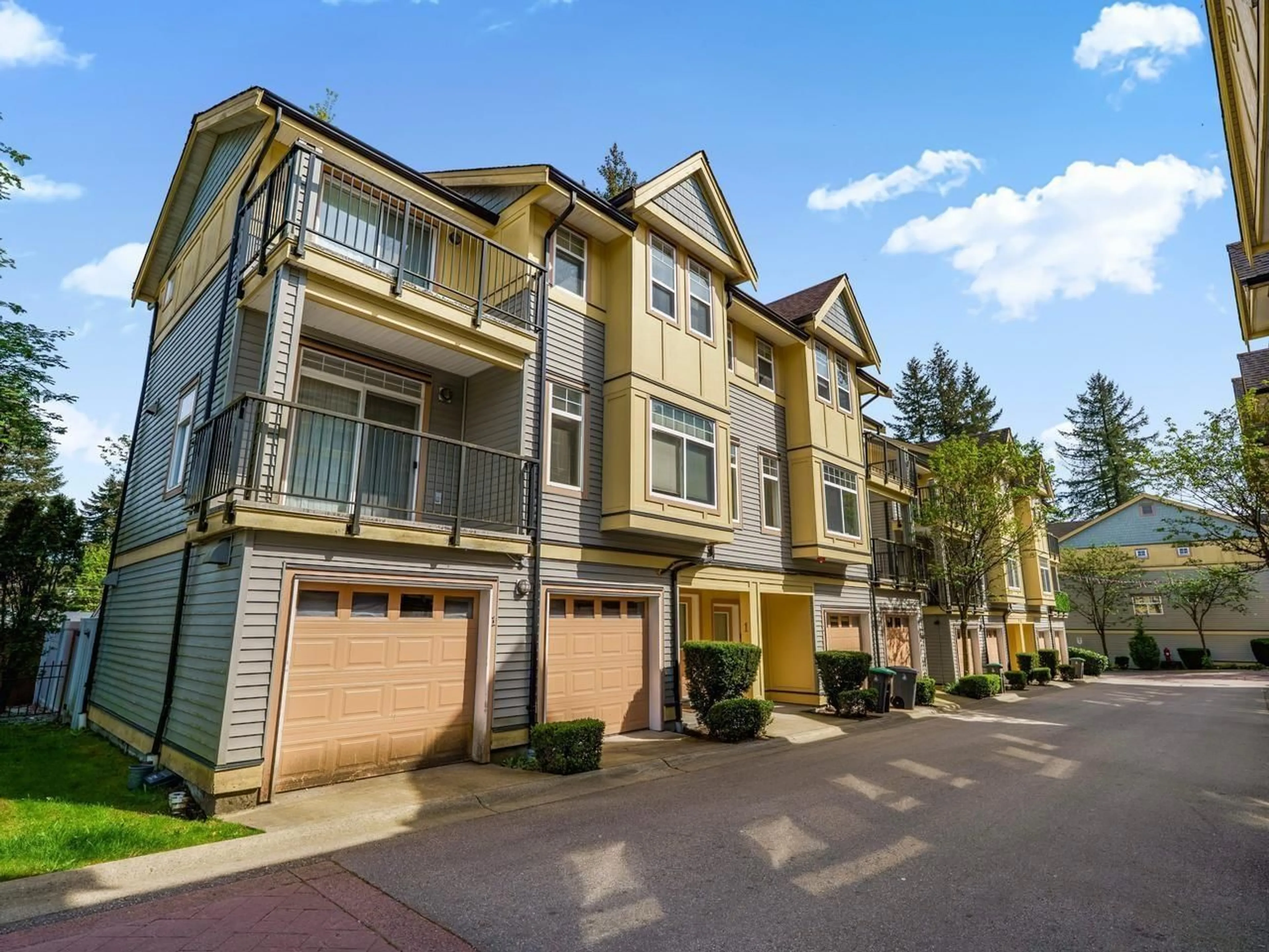Unknown for 2 - 15518 103A AVENUE, Surrey British Columbia V3R1N7