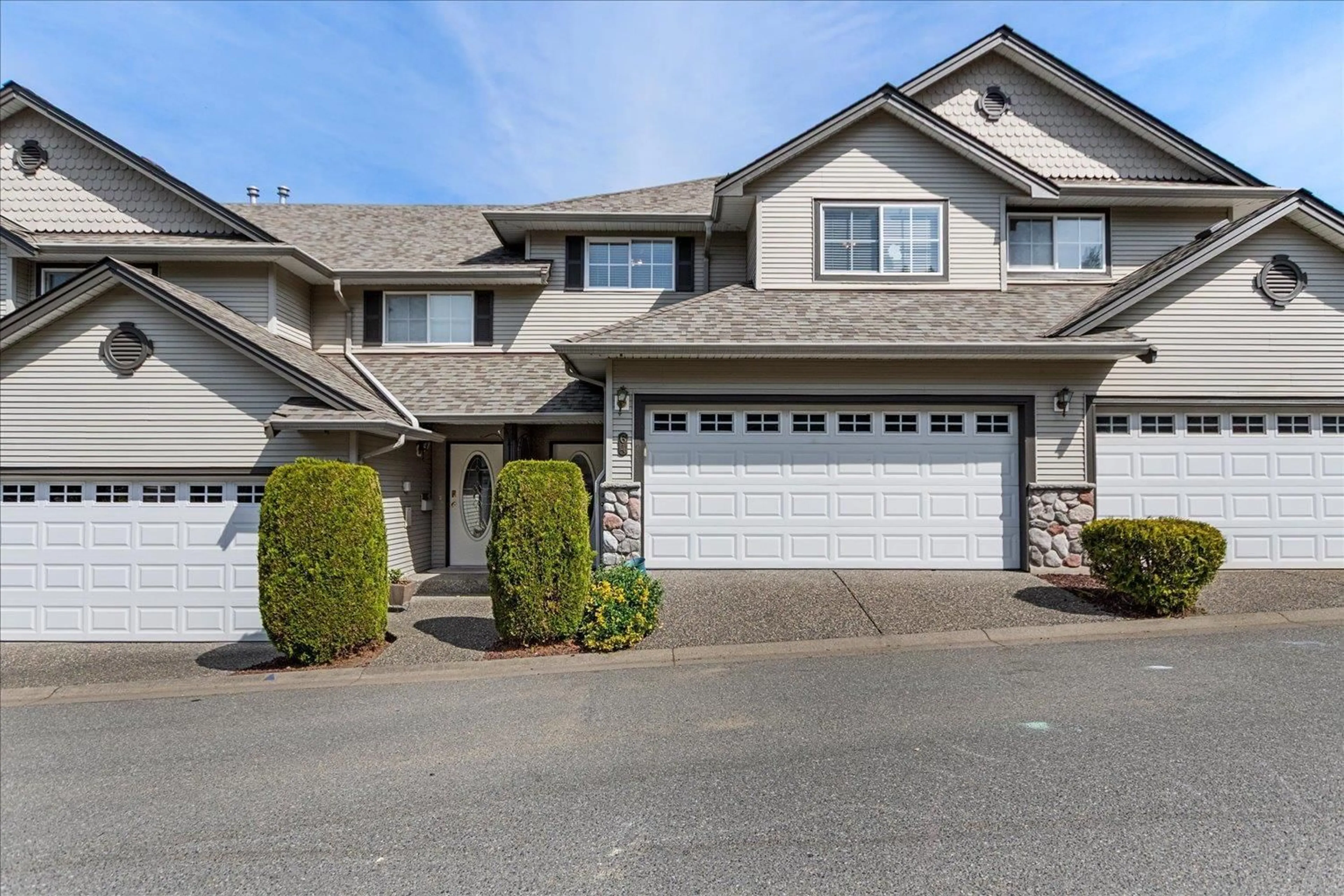 Home with vinyl exterior material, street for 64 - 46360 VALLEYVIEW ROAD, Chilliwack British Columbia V2R5L7
