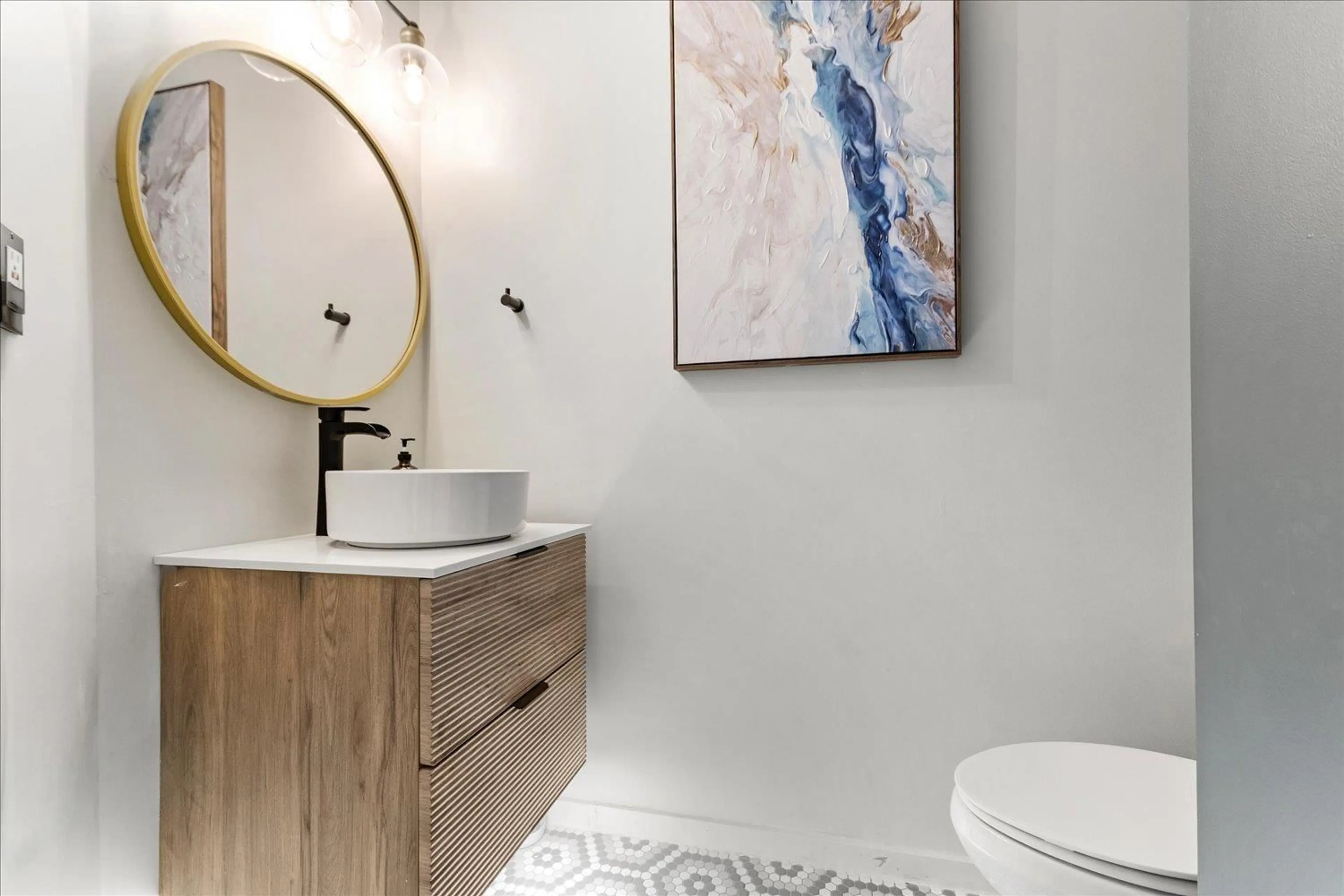 Contemporary bathroom, ceramic/tile floor for 64 - 46360 VALLEYVIEW ROAD, Chilliwack British Columbia V2R5L7