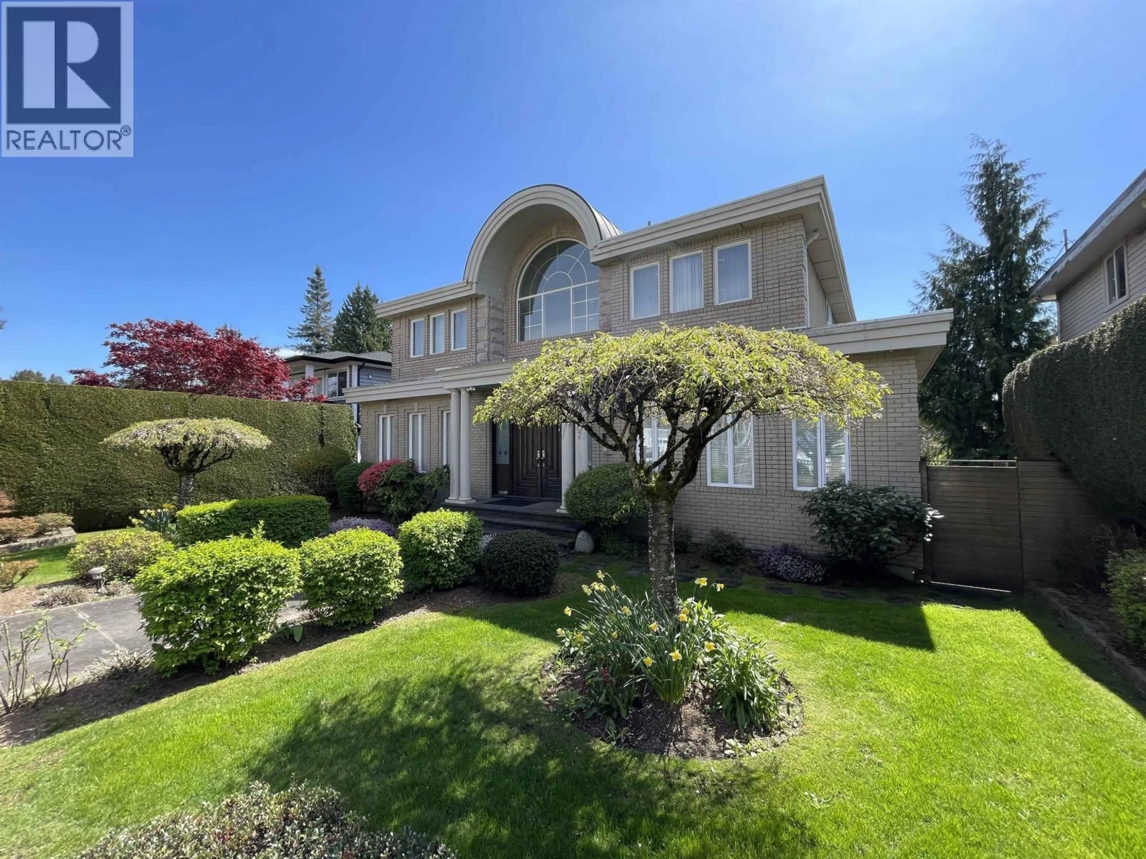 A pic from outside/outdoor area/front of a property/back of a property/a pic from drone, street for 1120 58TH AVENUE, Vancouver British Columbia V6P1W1