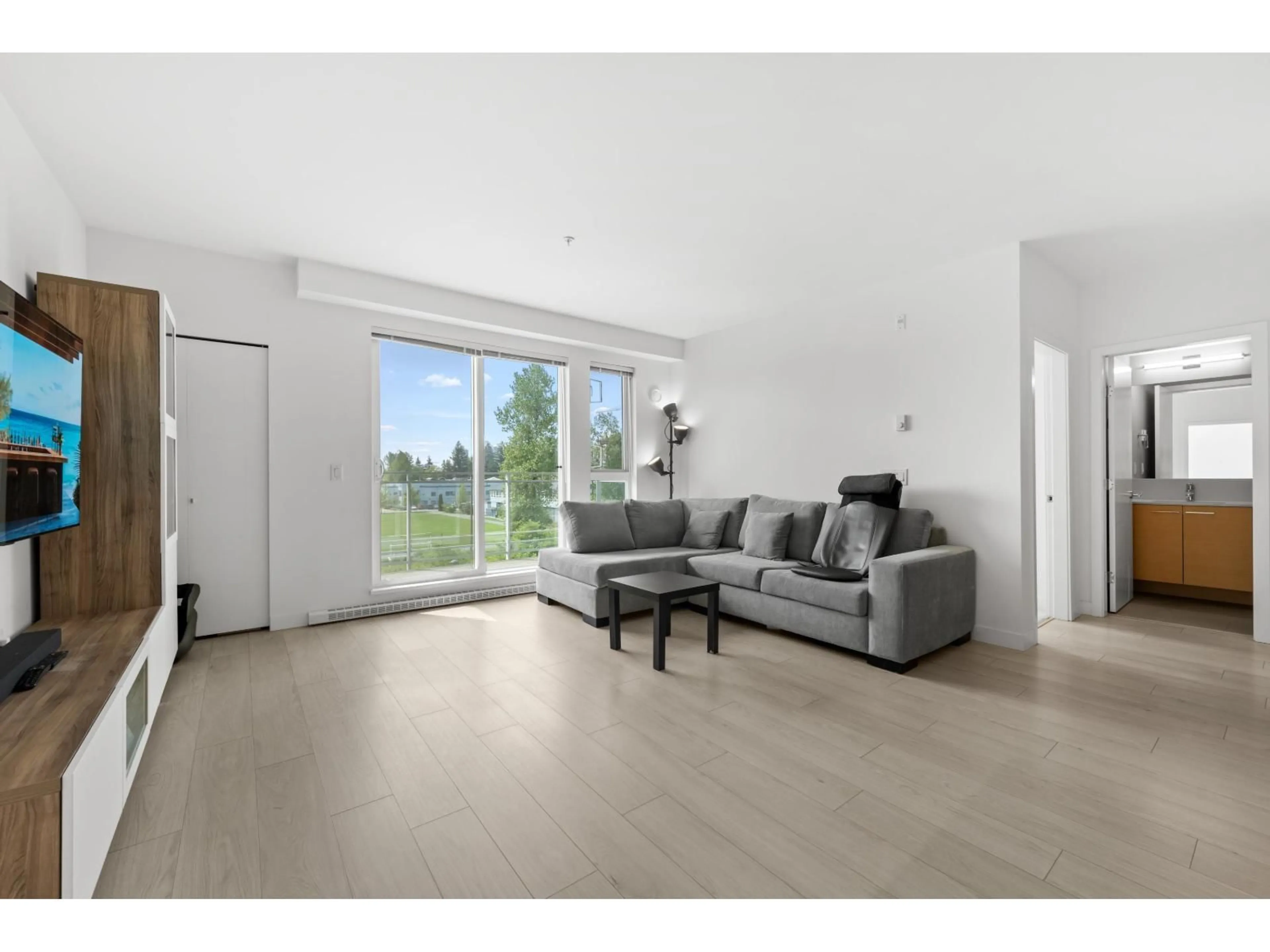 Living room with furniture, unknown for 413 - 10581 140 STREET, Surrey British Columbia V3T0M7